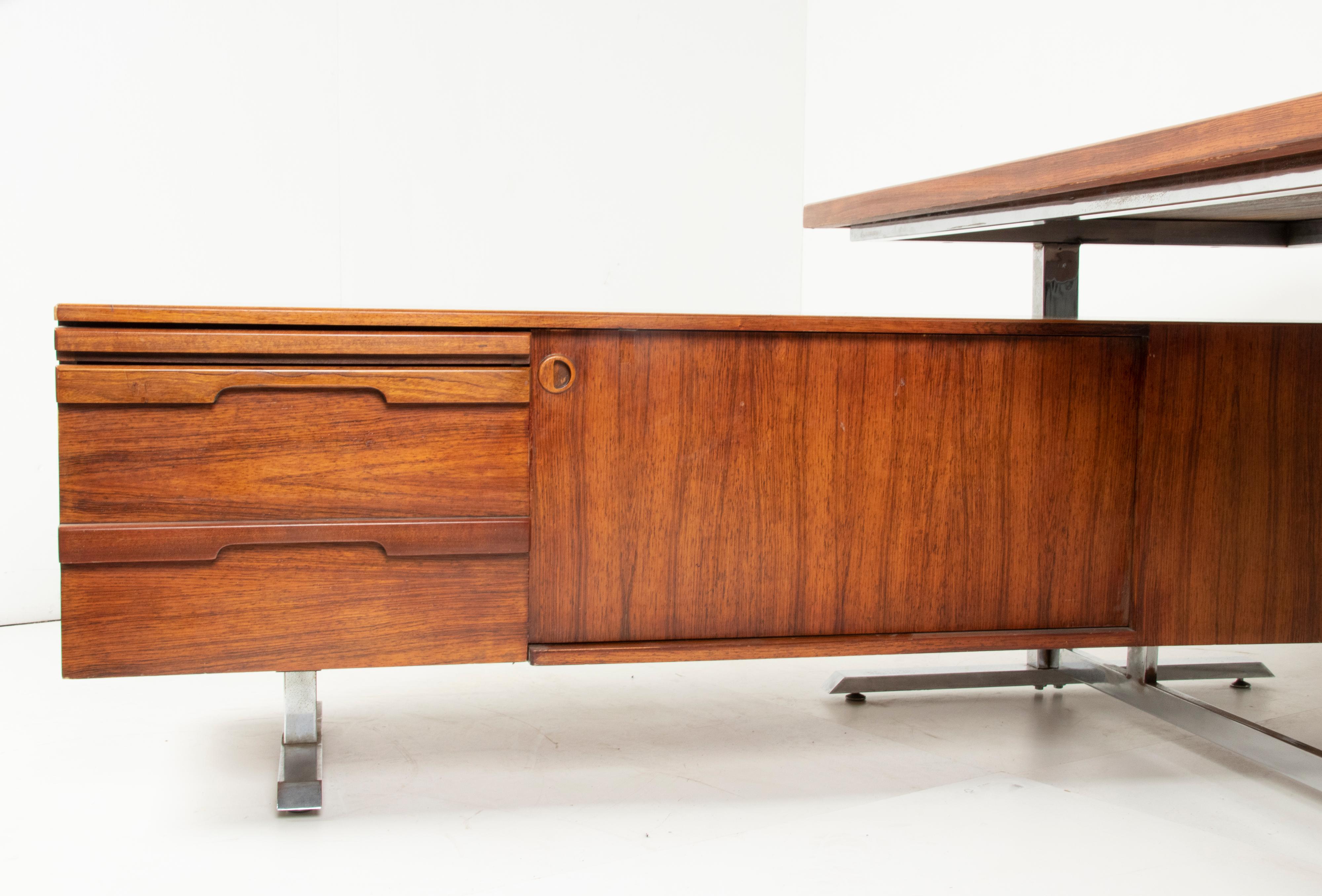 Chrome Bureau à angle droit du milieu du siècle Gianni Moscatelli pour Formanova