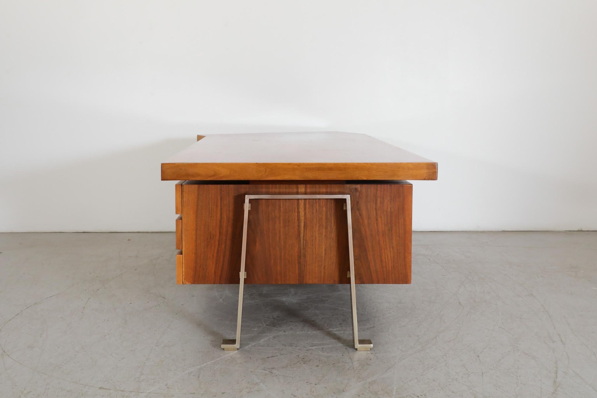 Mid-Century Executive Desk in Pecan In Good Condition For Sale In Los Angeles, CA