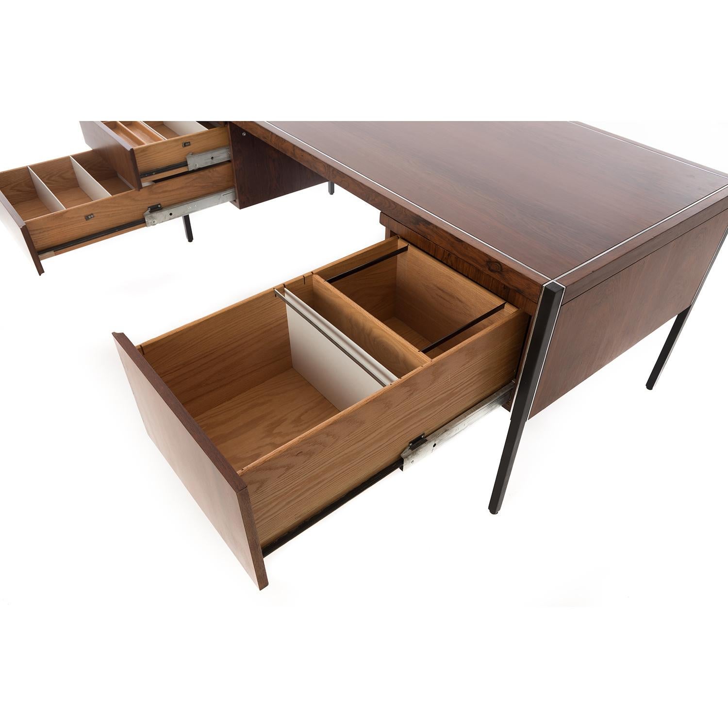 Midcentury Executive Desk in Rosewood by Richard Schultz for Knoll 2