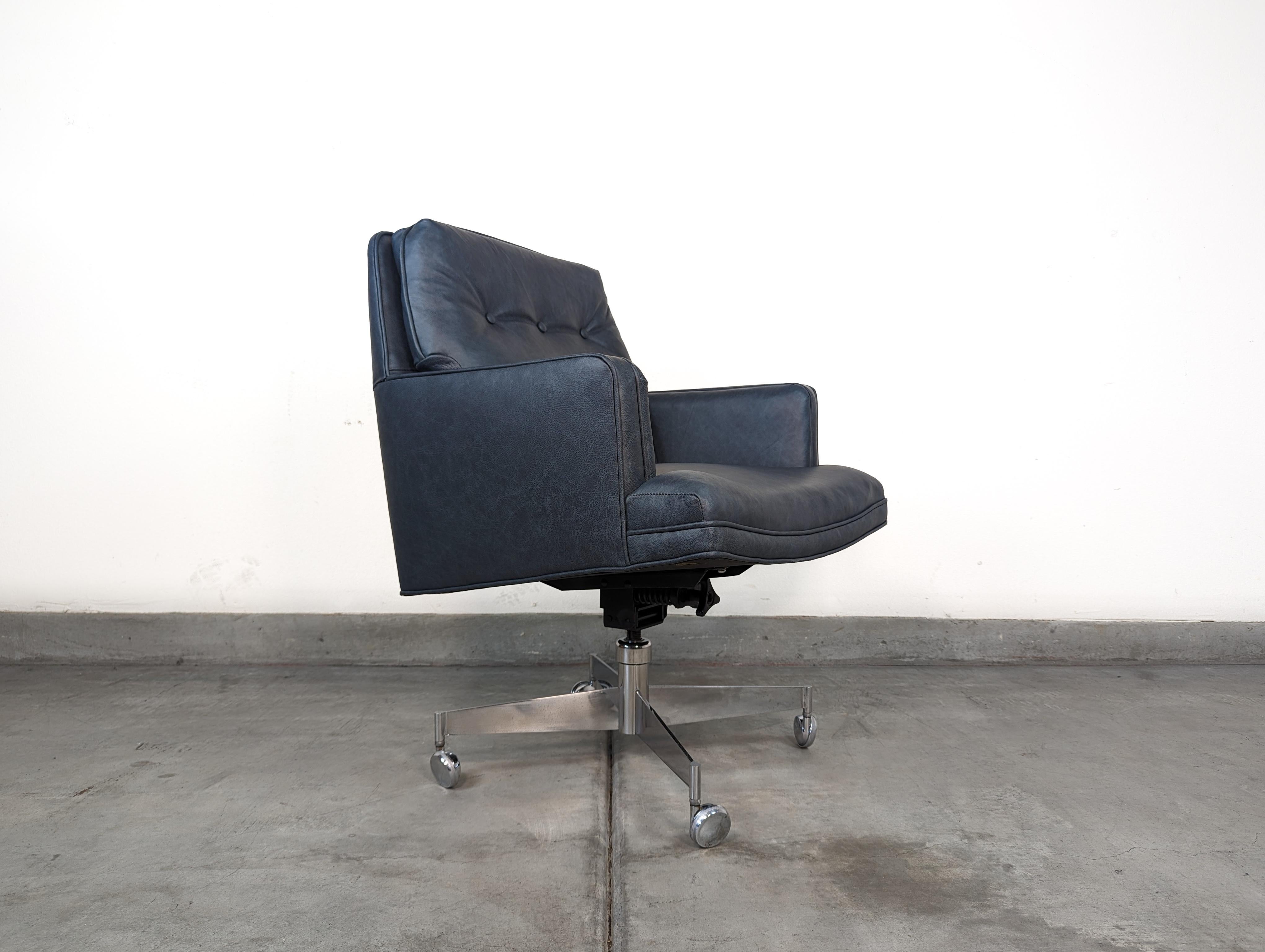 American Mid Century Executive Swivel Office Chair by Edward Wormley for Dunbar, 1950s For Sale