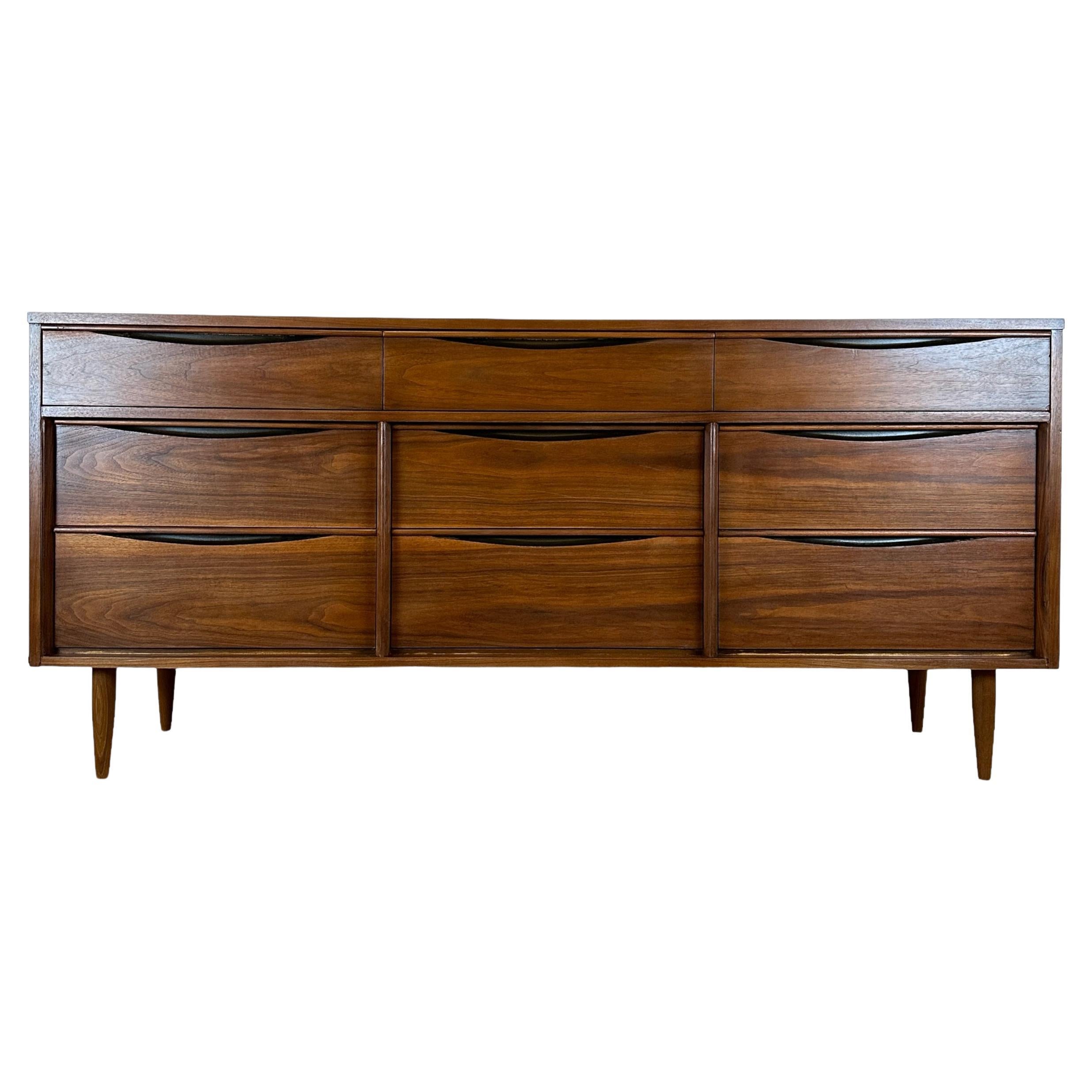 Mid Century Walnut 9-Drawer Dresser For Sale at 1stDibs