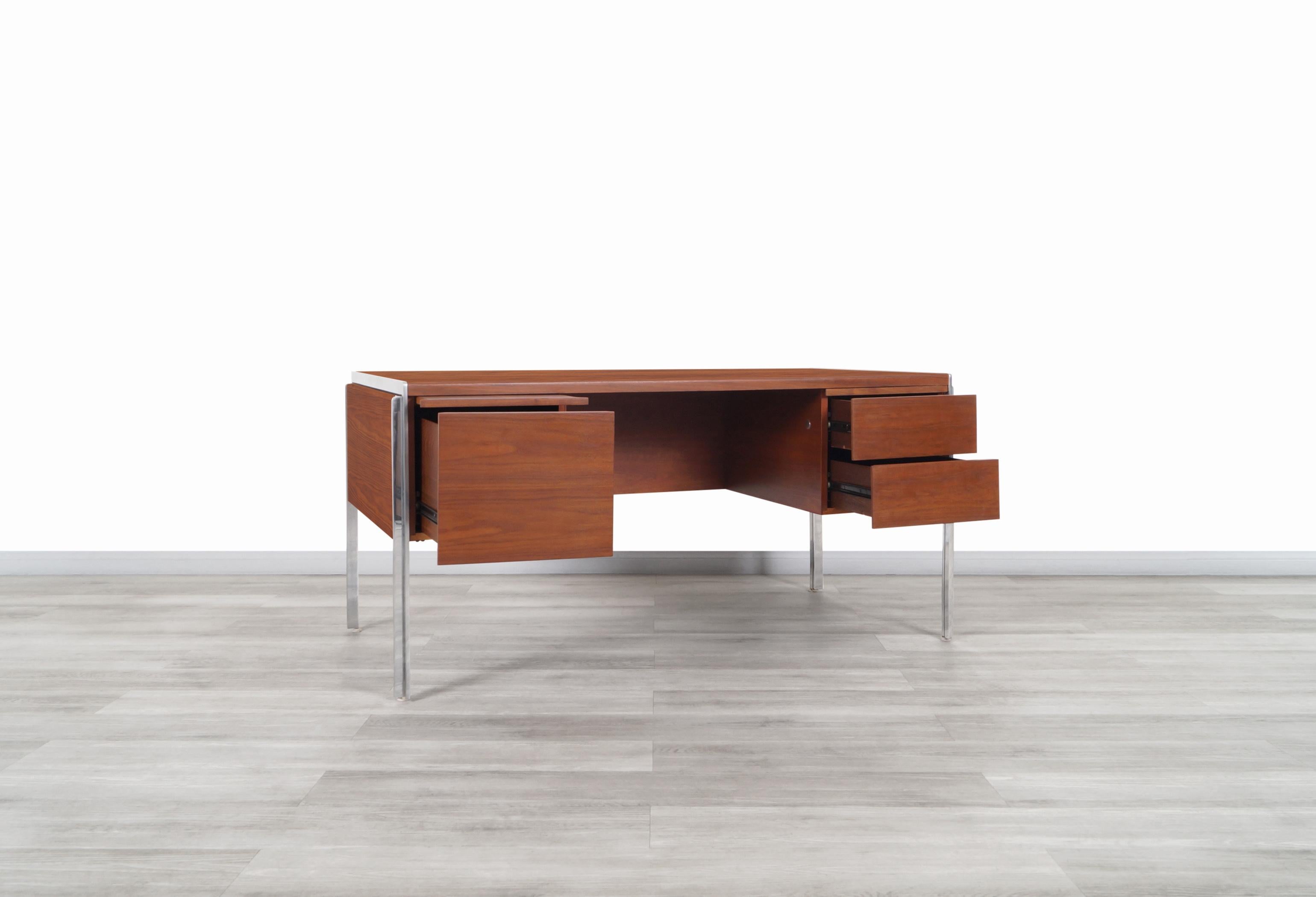Mid Century Executive Walnut Desk by Stow Davis In Excellent Condition In North Hollywood, CA
