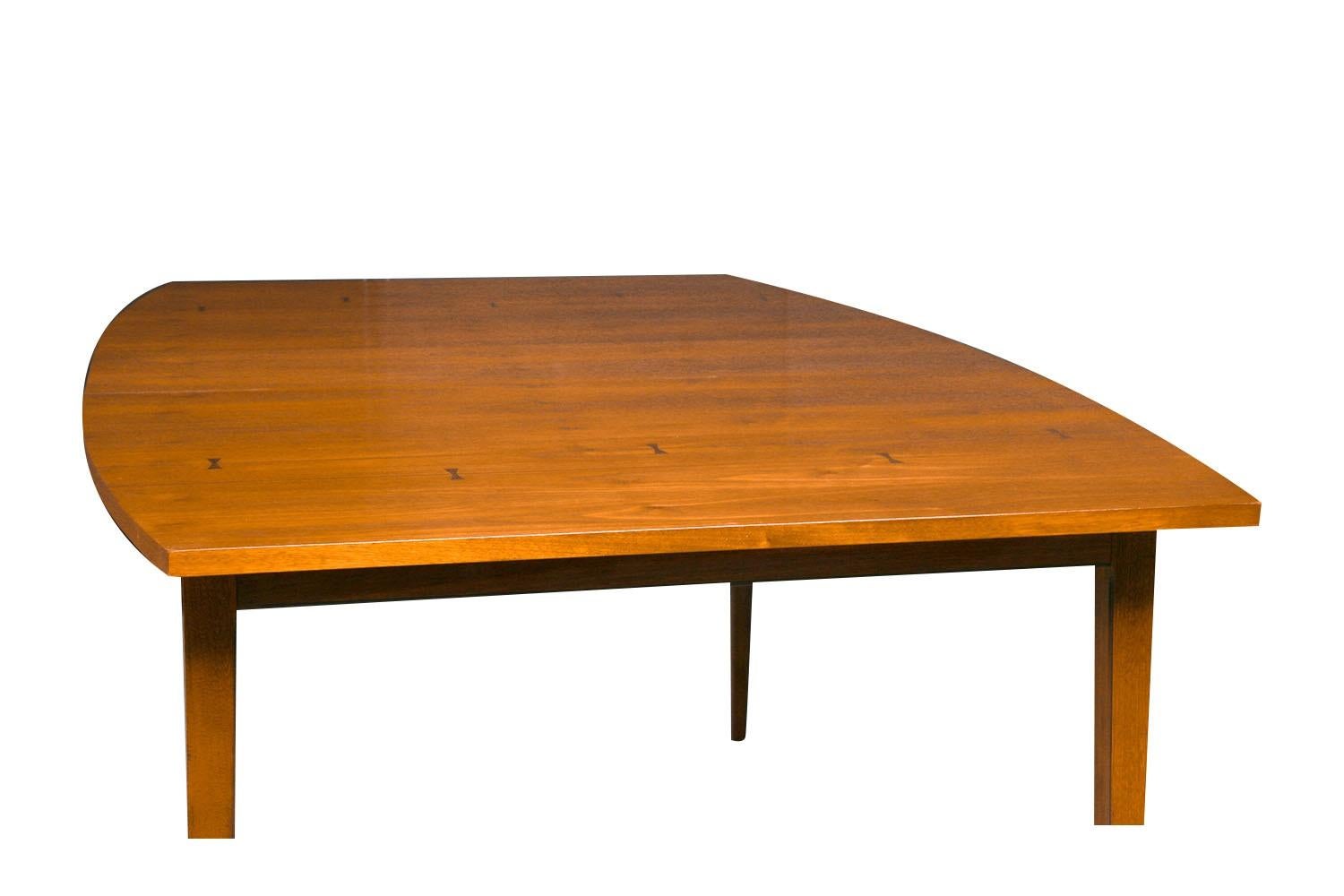 Beautiful Mid-Century Modern expandable, Bow Tie Tuxedo Dining Table, in great original condition, manufactured by Lane. Features richly grained, walnut top clean lines accented with ebony pinstripes and rosewood inlaid bow ties. Raised over four