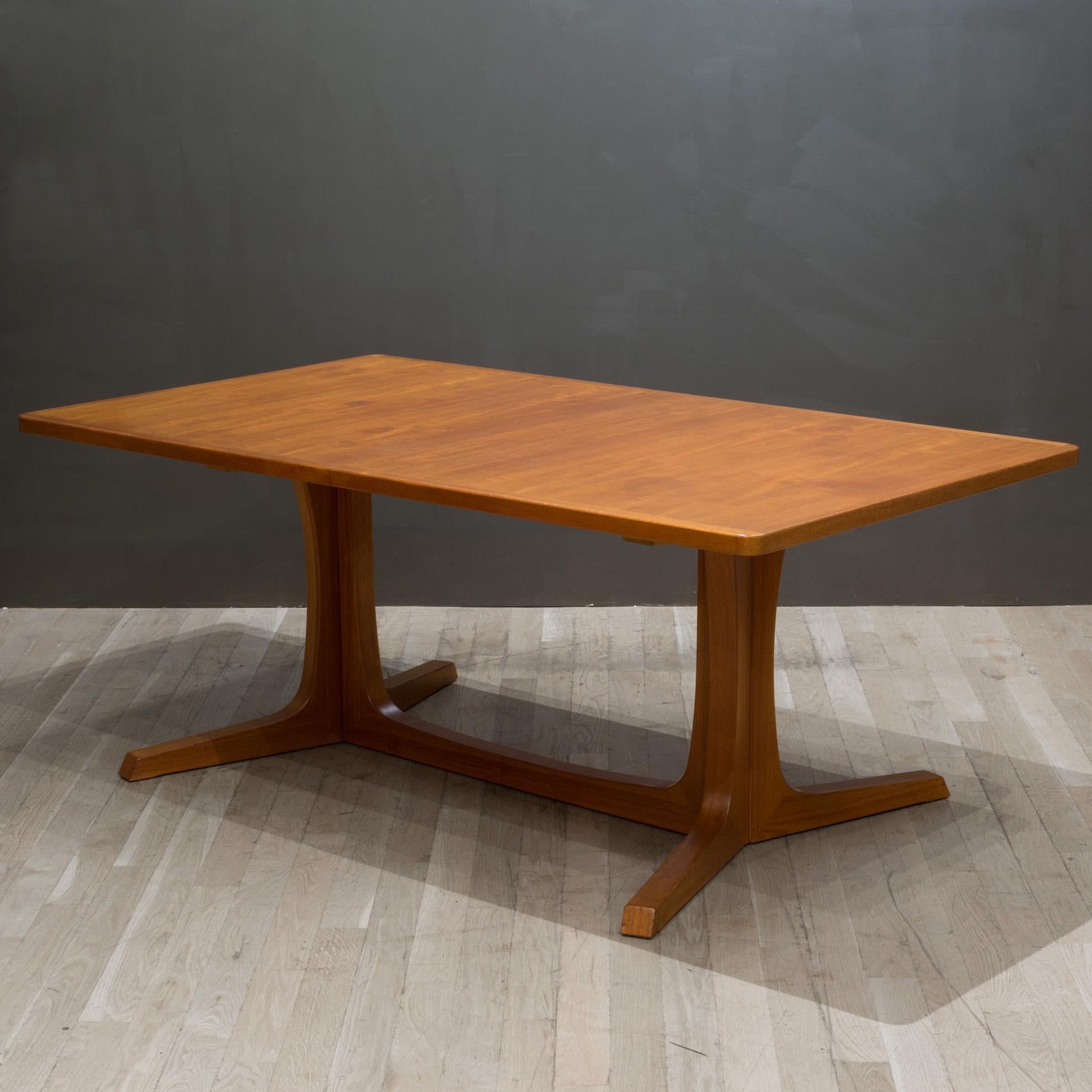 Mid-century Expandable Gudme Mobelfabrik Gudme Solid Teak Dining Table c.1960 In Good Condition In San Francisco, CA