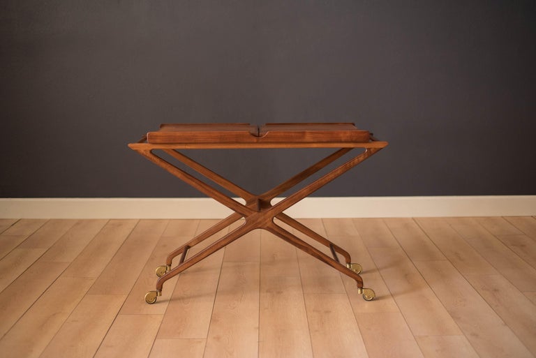 Mid-Century Modern Mid Century Expandable Walnut and Cork Top Bar Cart by Cesare Lacca For Sale