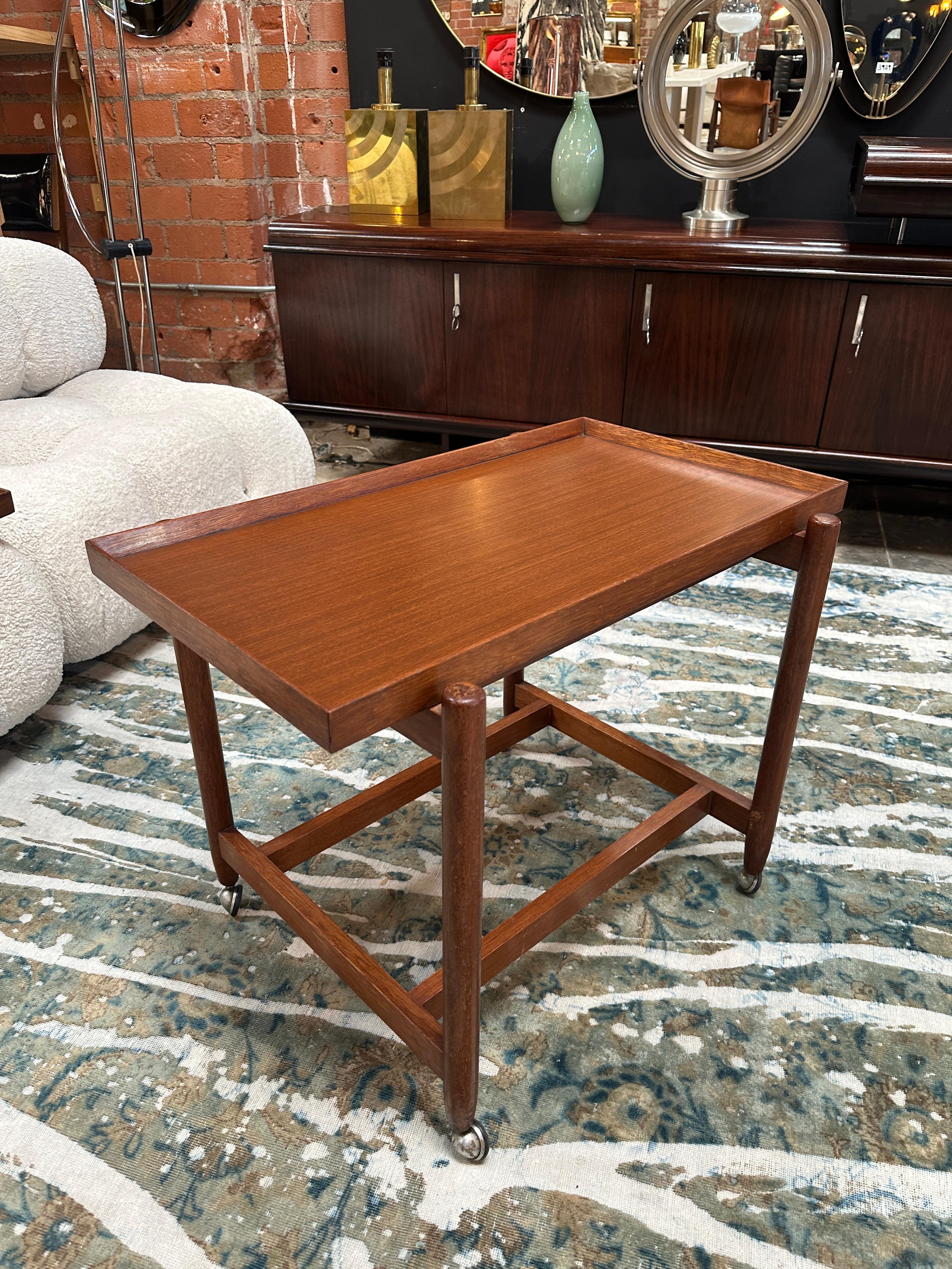 Mid Century Expandable Wood Italian Coffee Table 1980s In Good Condition For Sale In Los Angeles, CA