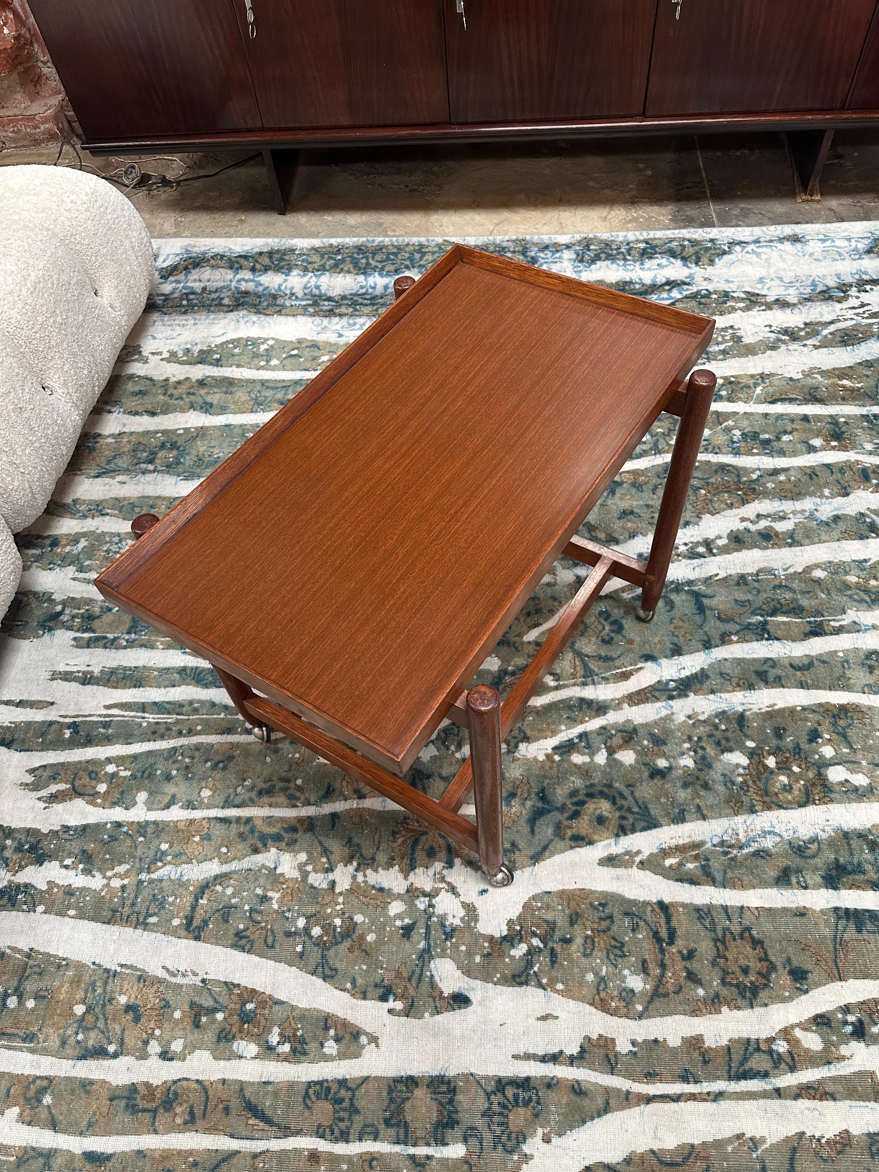 Bois Table basse italienne extensible en bois du milieu du siècle, années 1980 en vente