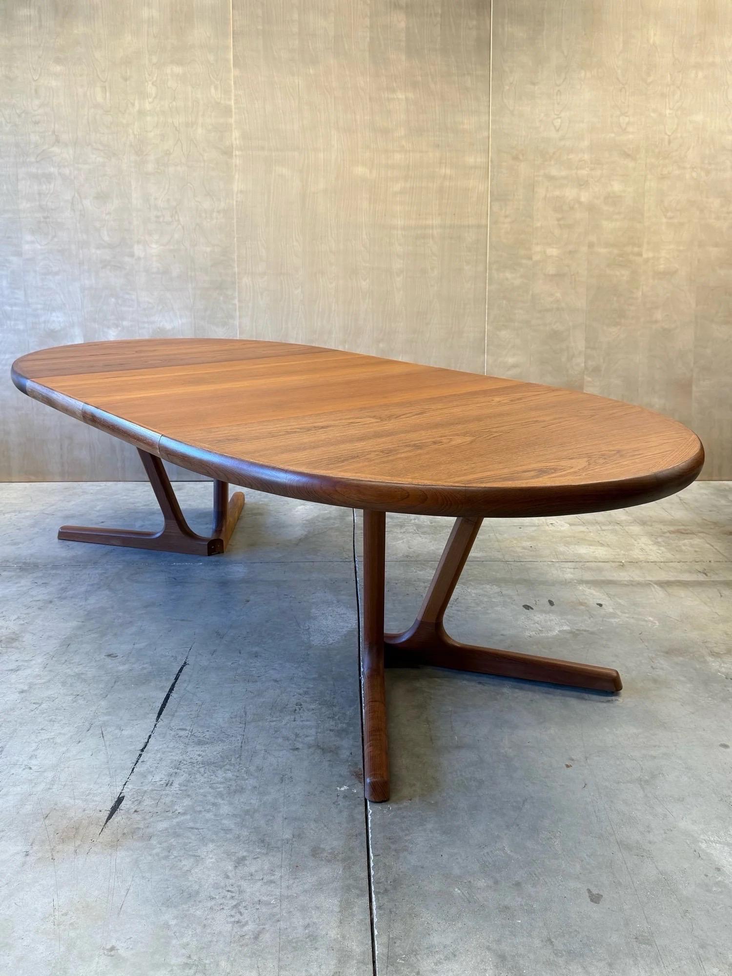 Mid-Century Expanding Dining Table by Interform Collection For Sale 3