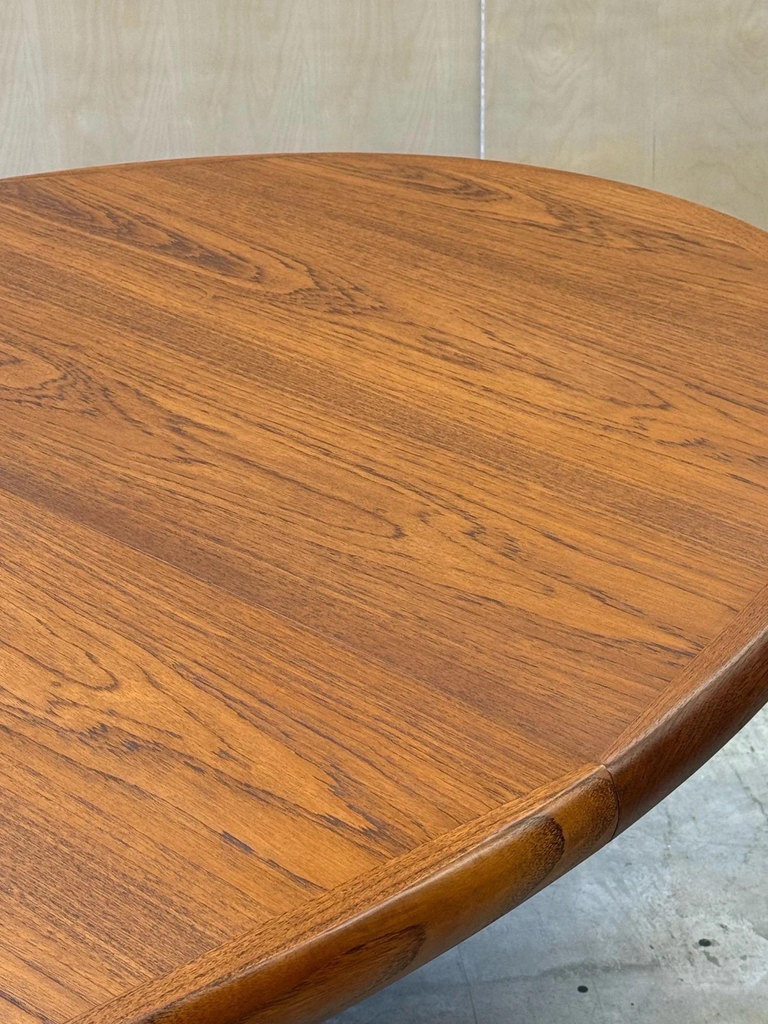 Mid-Century Expanding Dining Table by Interform Collection For Sale 6