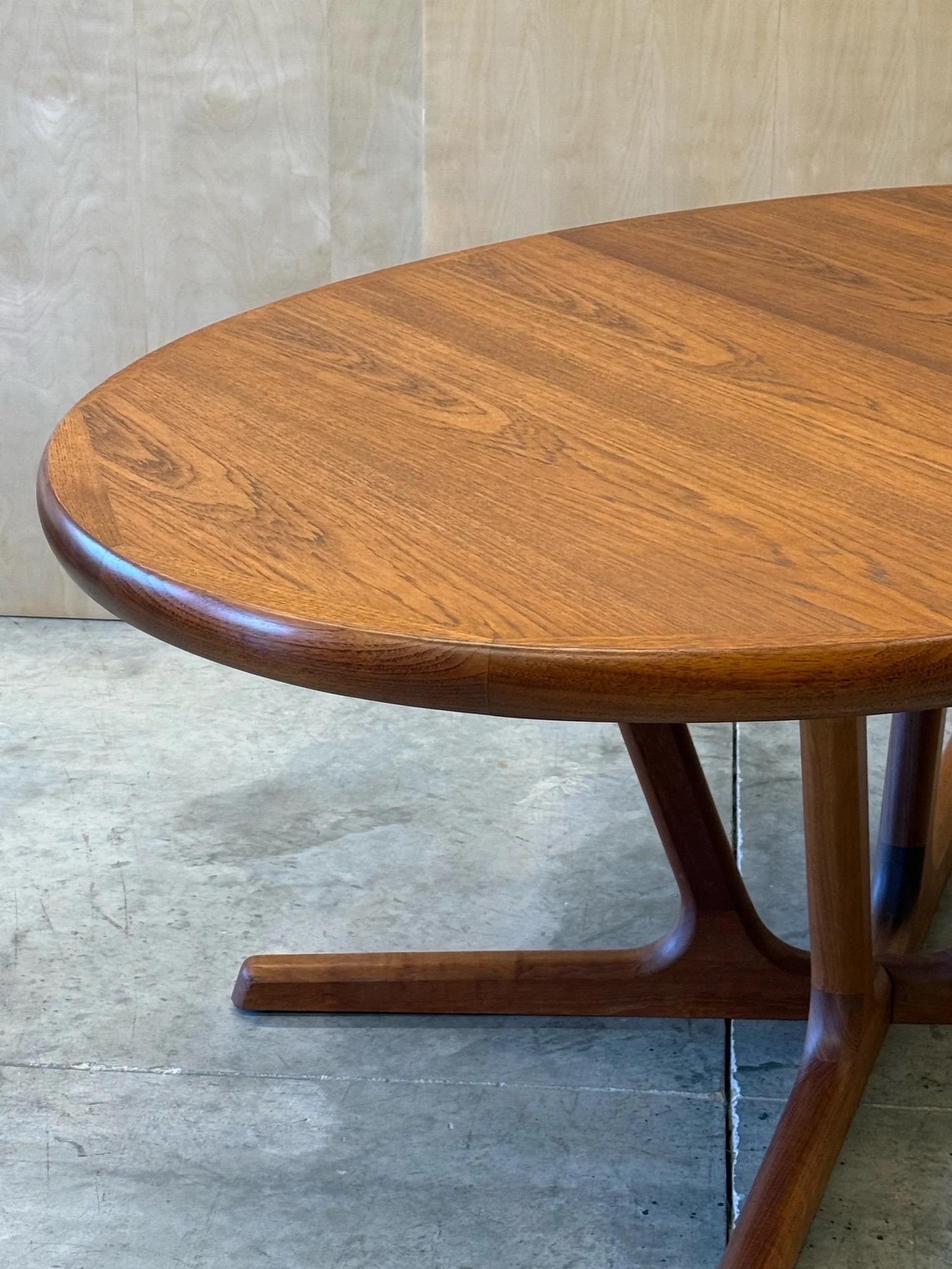 Mid-Century Expanding Dining Table by Interform Collection For Sale 7