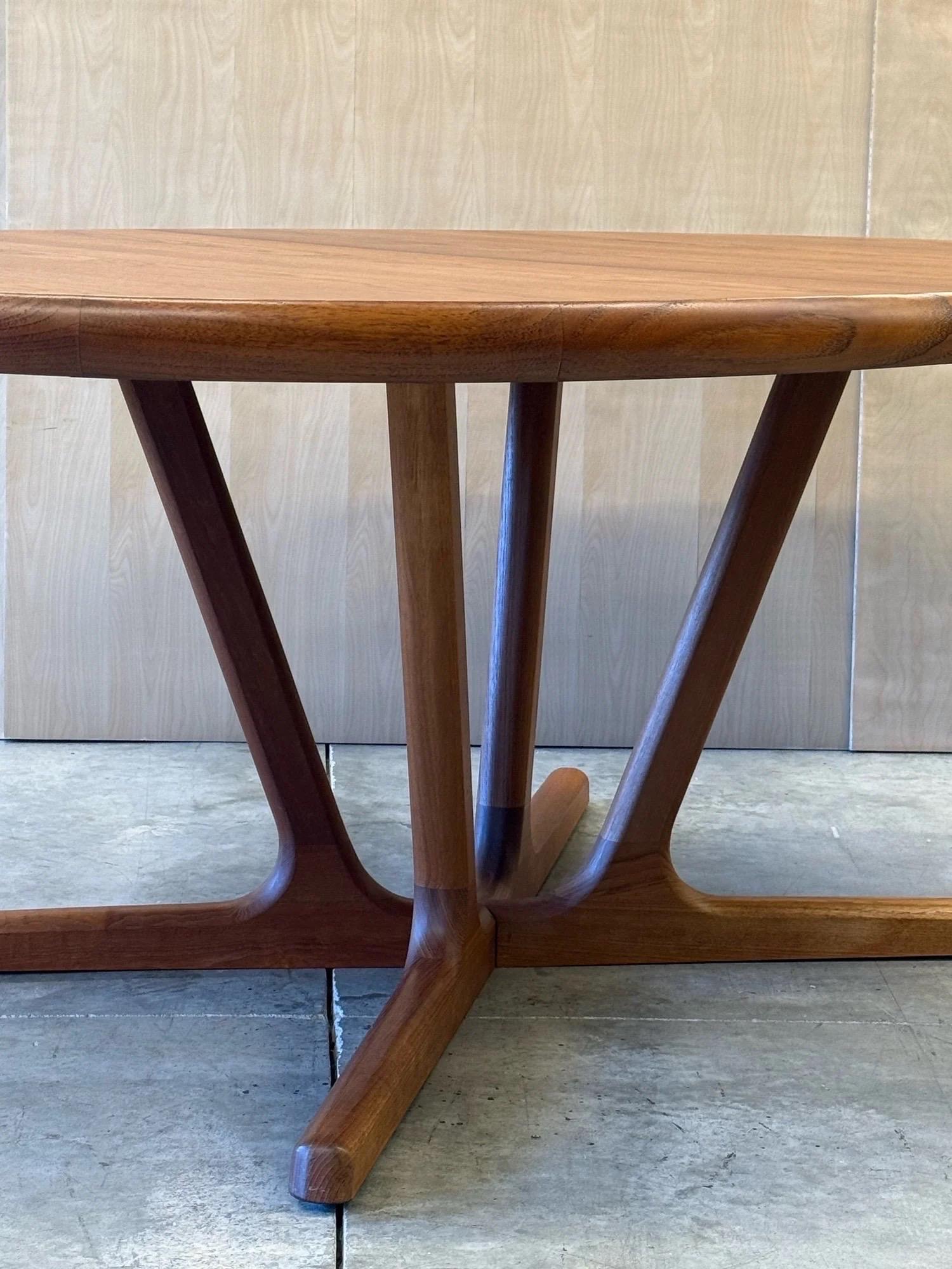 Mid-Century Expanding Dining Table by Interform Collection For Sale 10