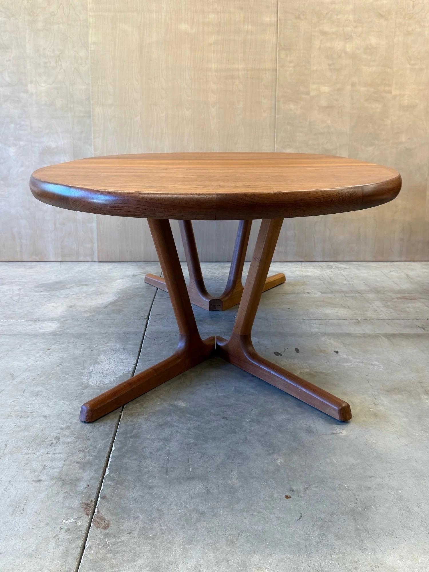 Mid-Century Expanding Dining Table by Interform Collection For Sale 2