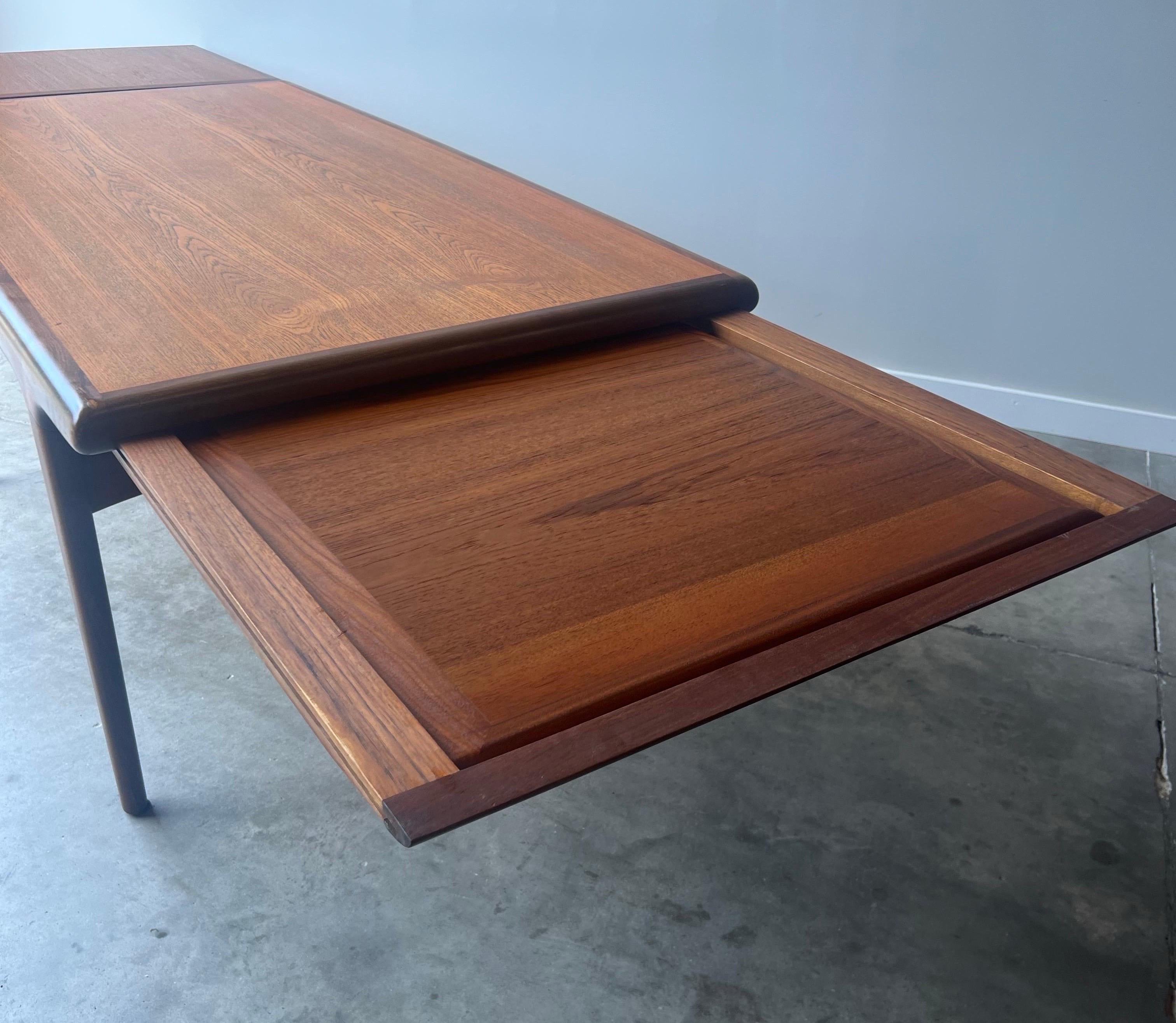 Mid-Century Expanding Dining Table by Johannes Andersen 10
