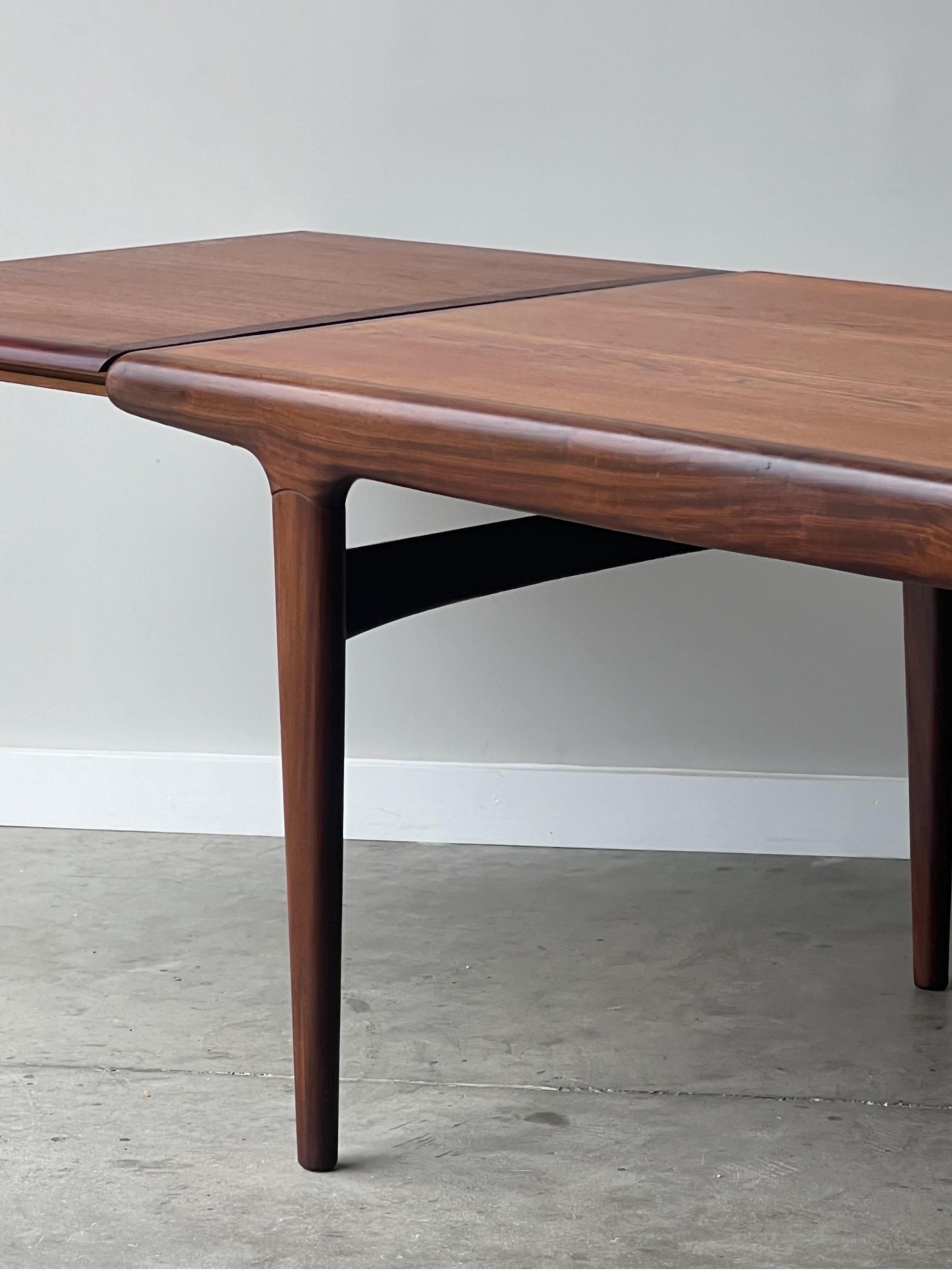 Mid-Century Expanding Dining Table by Johannes Andersen 11
