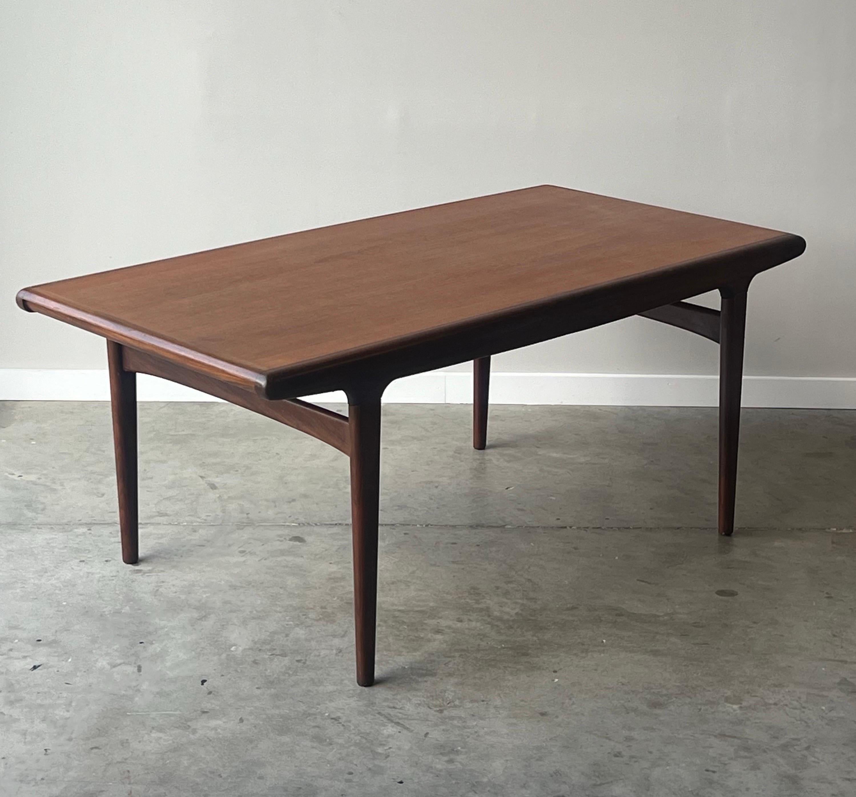 Mid-Century Modern Mid-Century Expanding Dining Table by Johannes Andersen