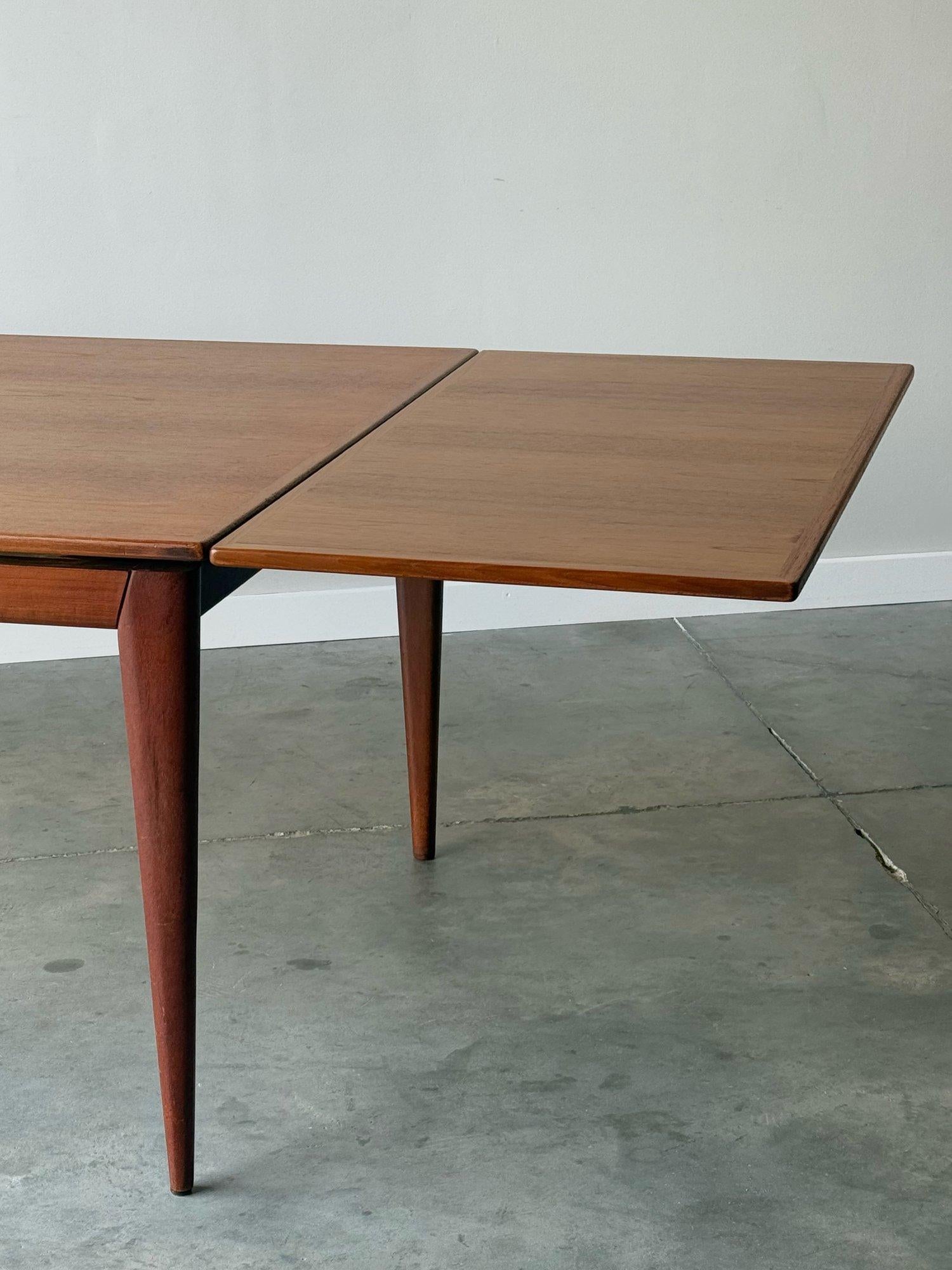 Mid-Century Expanding Dining Table Model #254 by Niels O. Møller 4