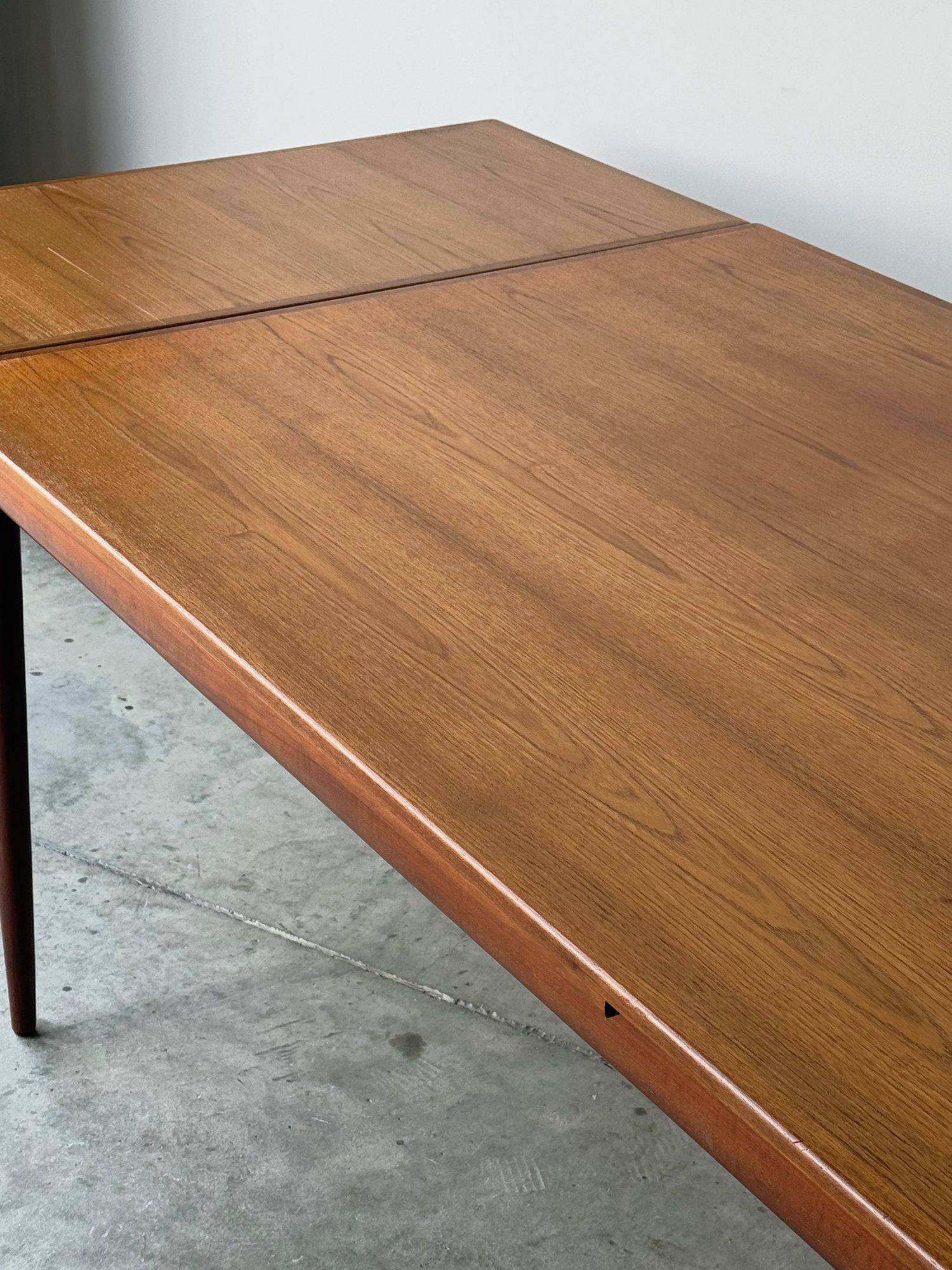 Mid-Century Expanding Dining Table Model #254 by Niels O. Møller 6