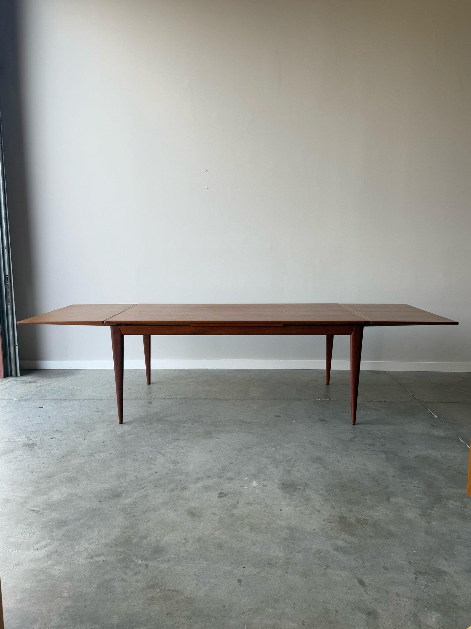Danish Mid-Century Expanding Dining Table Model #254 by Niels O. Møller