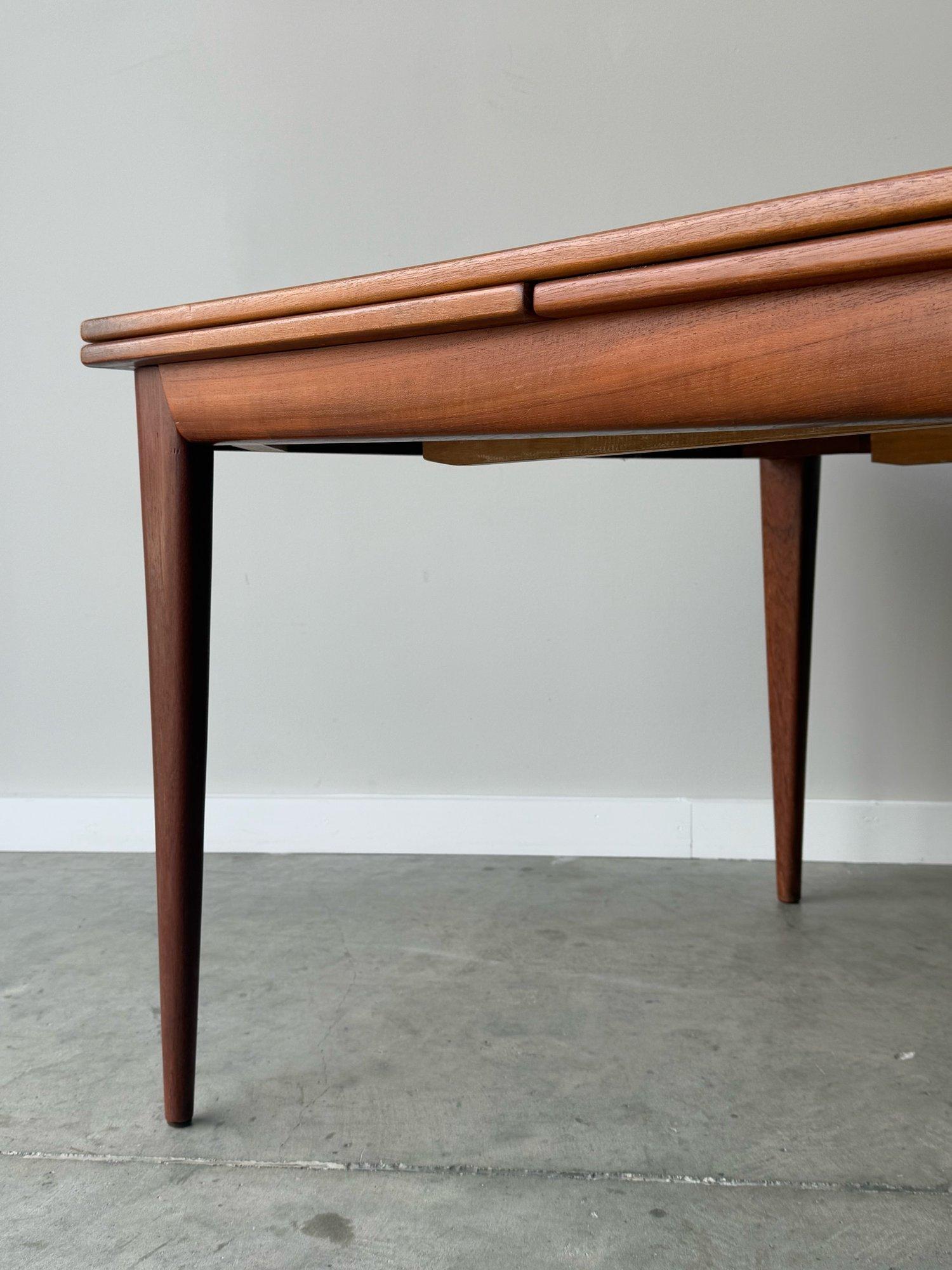 Late 20th Century Mid-Century Expanding Dining Table Model #254 by Niels O. Møller