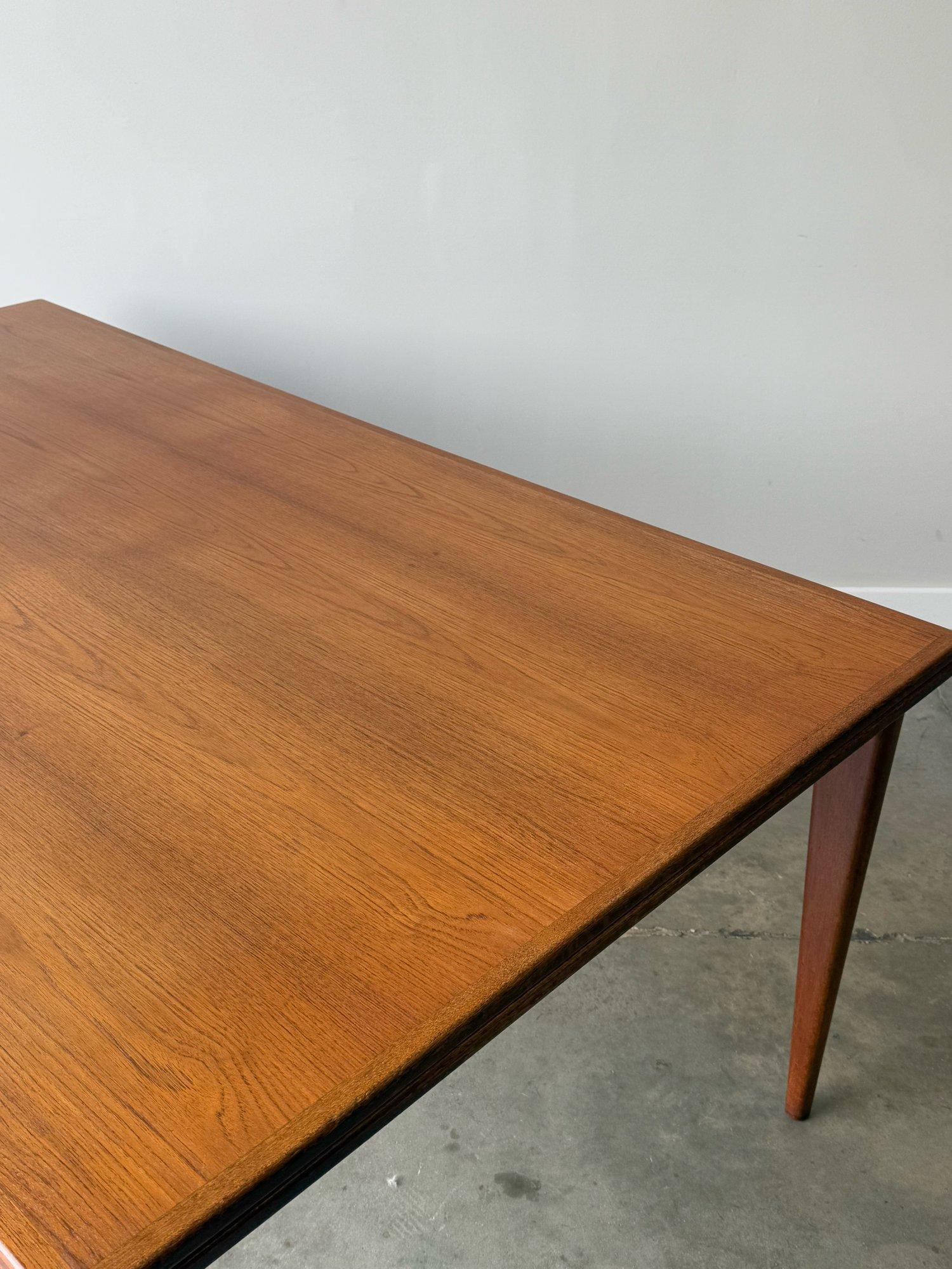 Mid-Century Expanding Dining Table Model #254 by Niels O. Møller 2