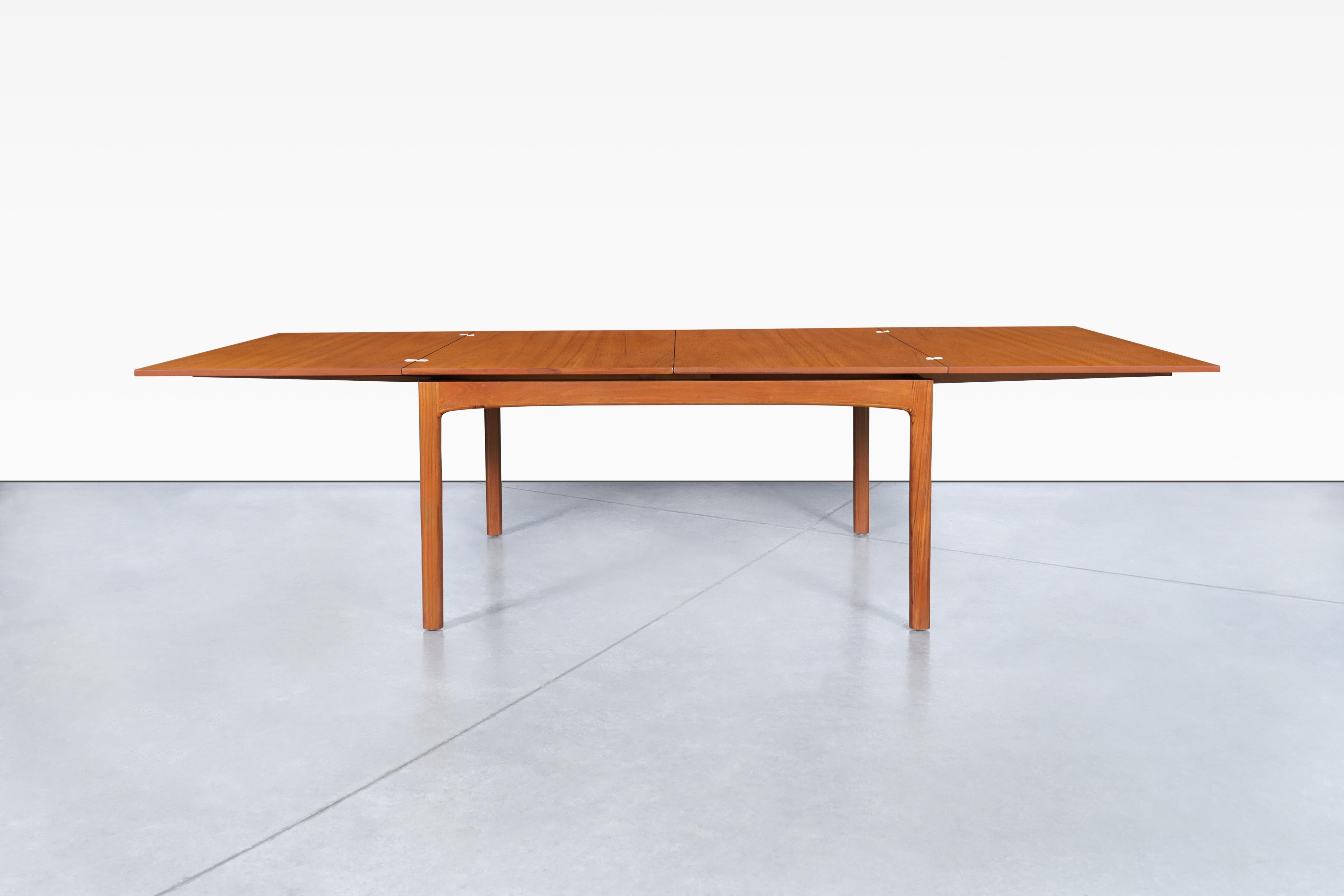 Mid-Century Expanding Teak Dining Table by Folke Ohlsson for Dux For Sale 3