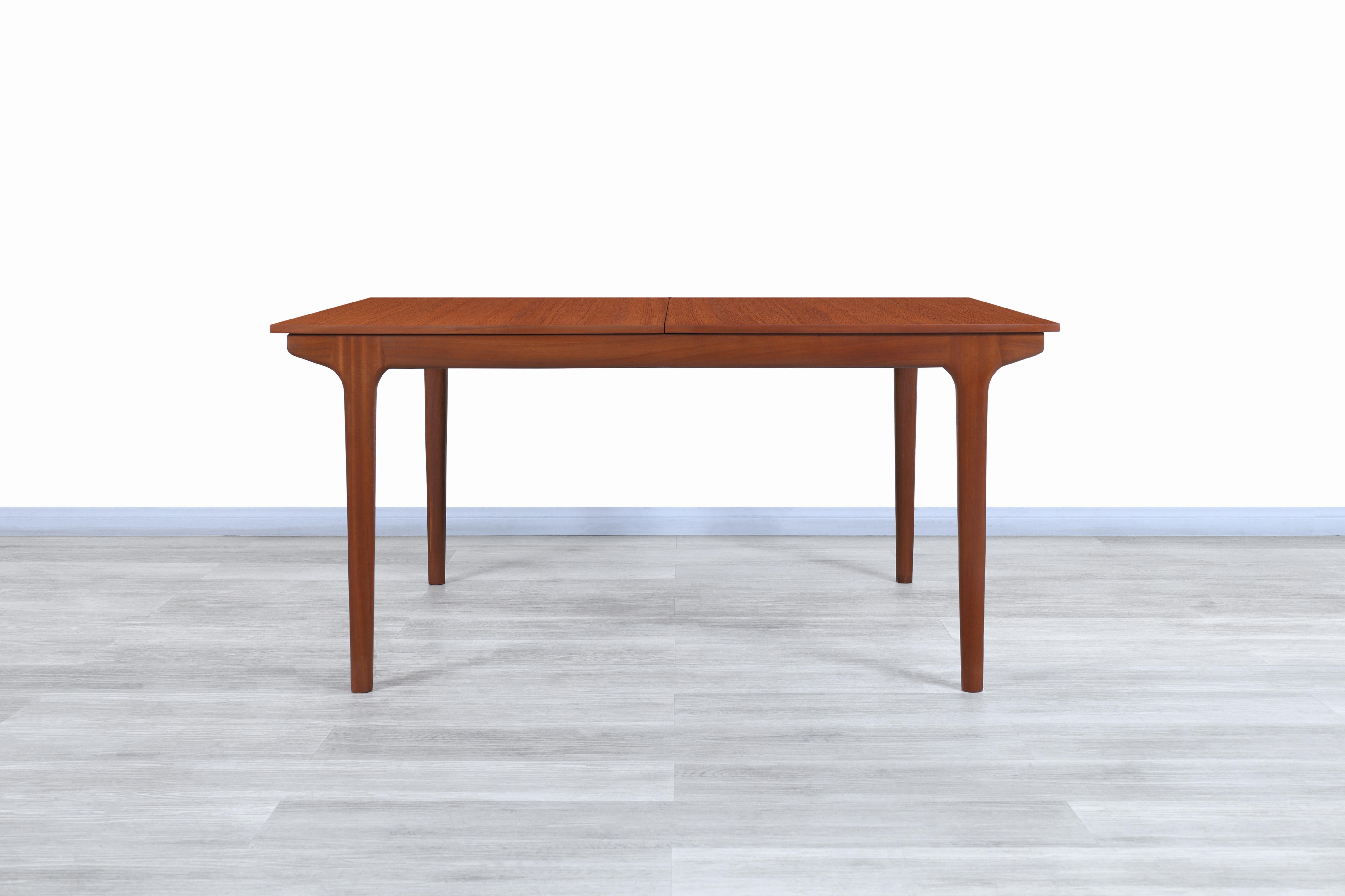 Amazing midcentury expanding teak dining table designed by Tom Robertson for McIntosh in the United Kingdom, circa 1960s. This table has an avant-garde design that focuses on the elegance of details and the proper selection of materials used for its