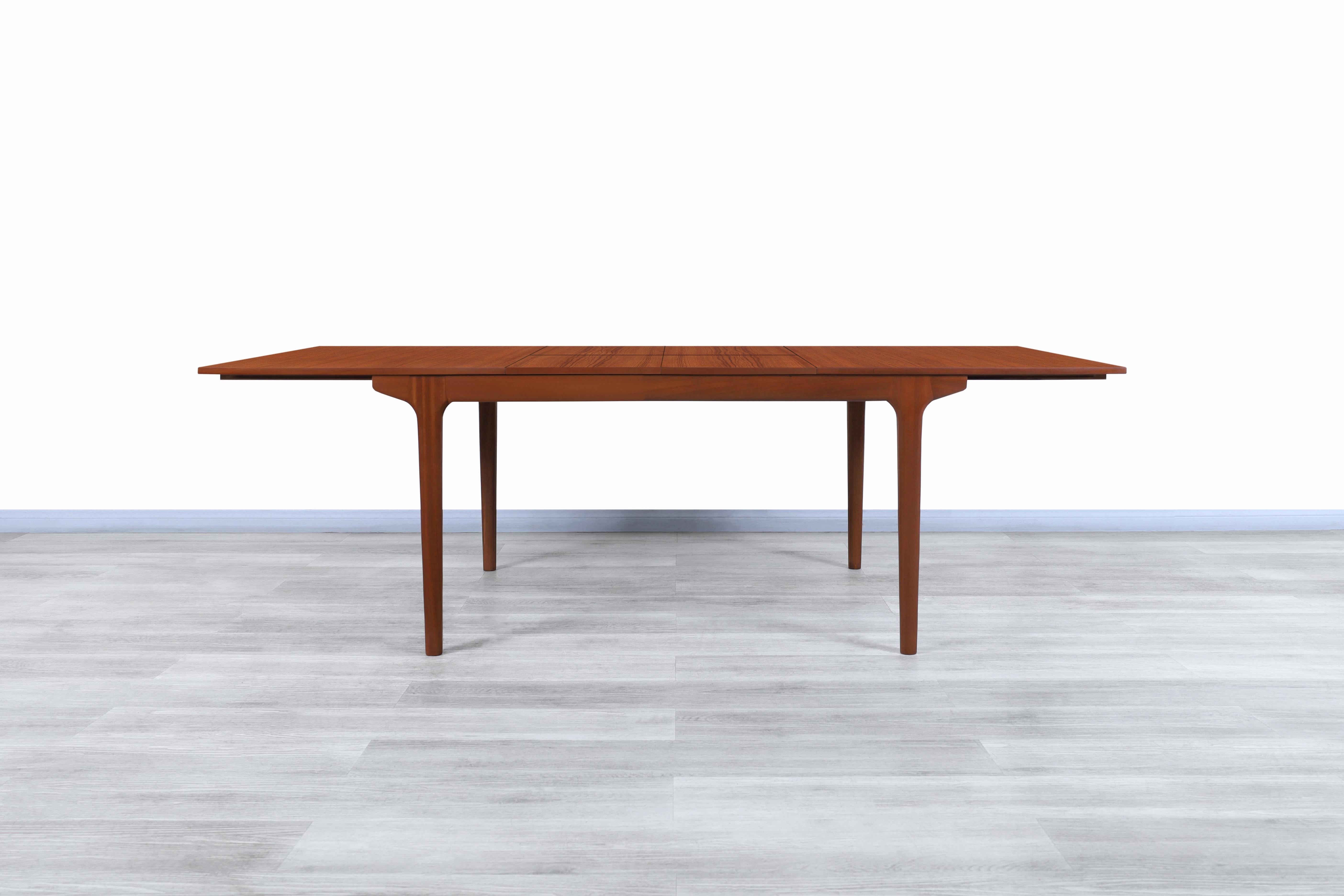 Midcentury Expanding Teak Dining Table by McIntosh In Excellent Condition In North Hollywood, CA