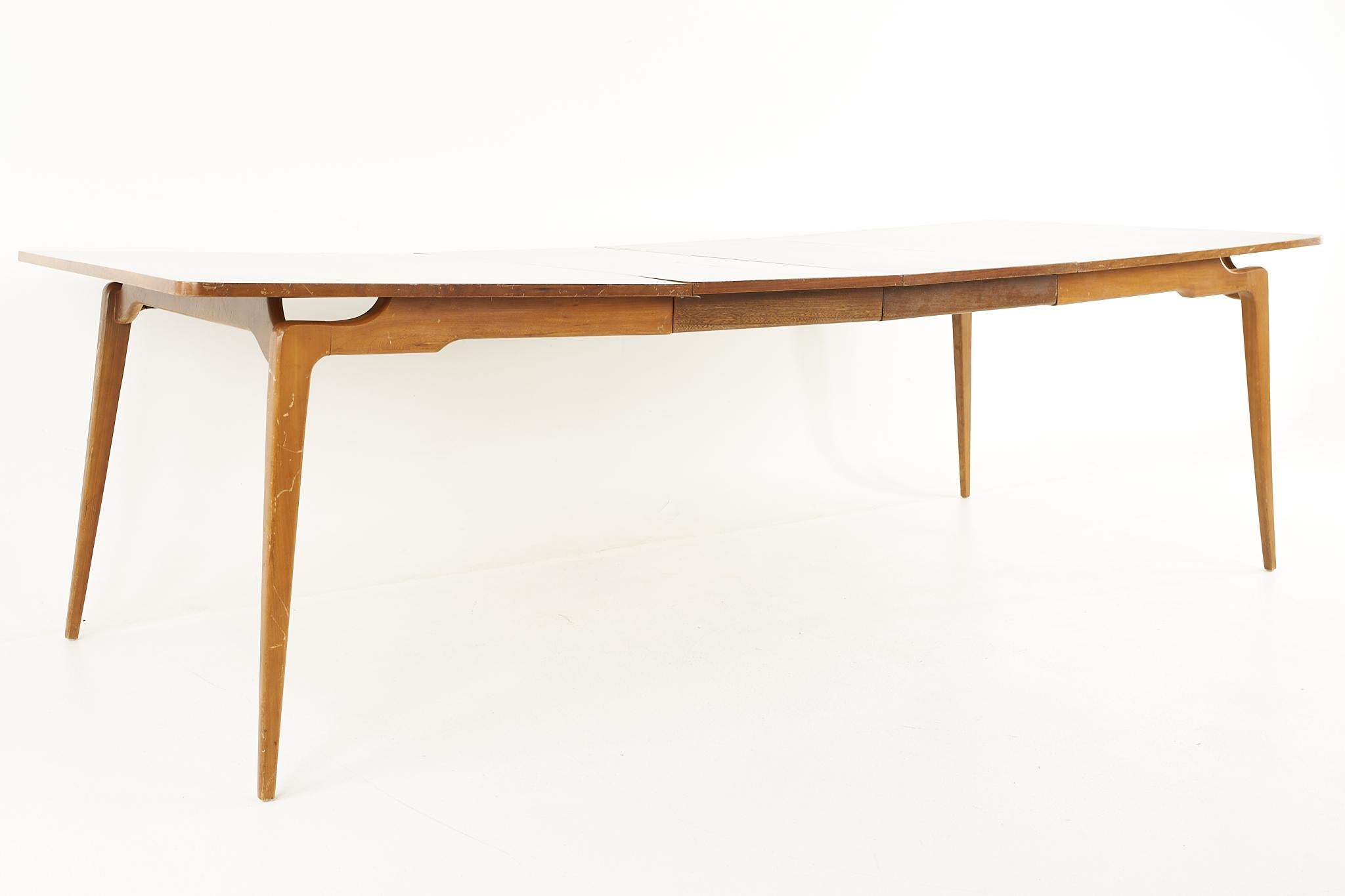 Mid Century Expanding Walnut Dining Table with 2 Leaves For Sale 4