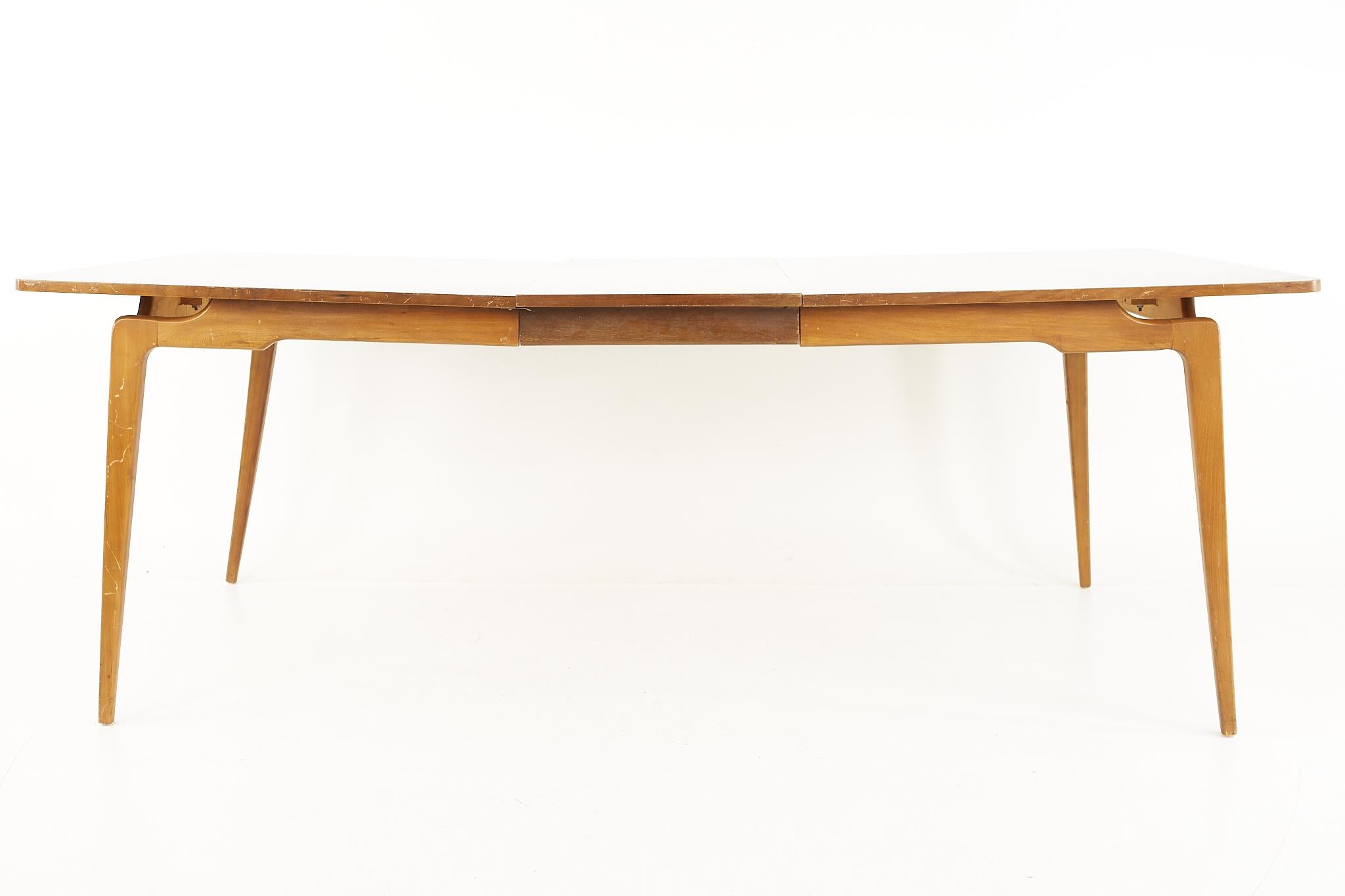Mid Century Expanding Walnut Dining Table with 2 Leaves For Sale 1
