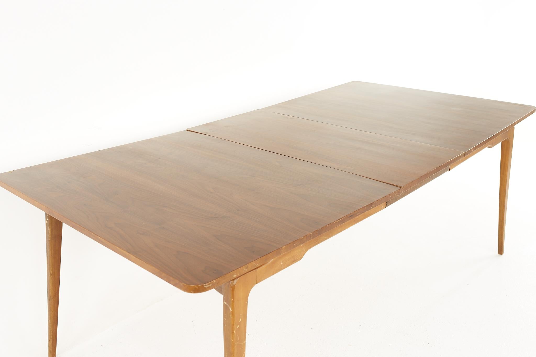 Mid Century Expanding Walnut Dining Table with 2 Leaves For Sale 2