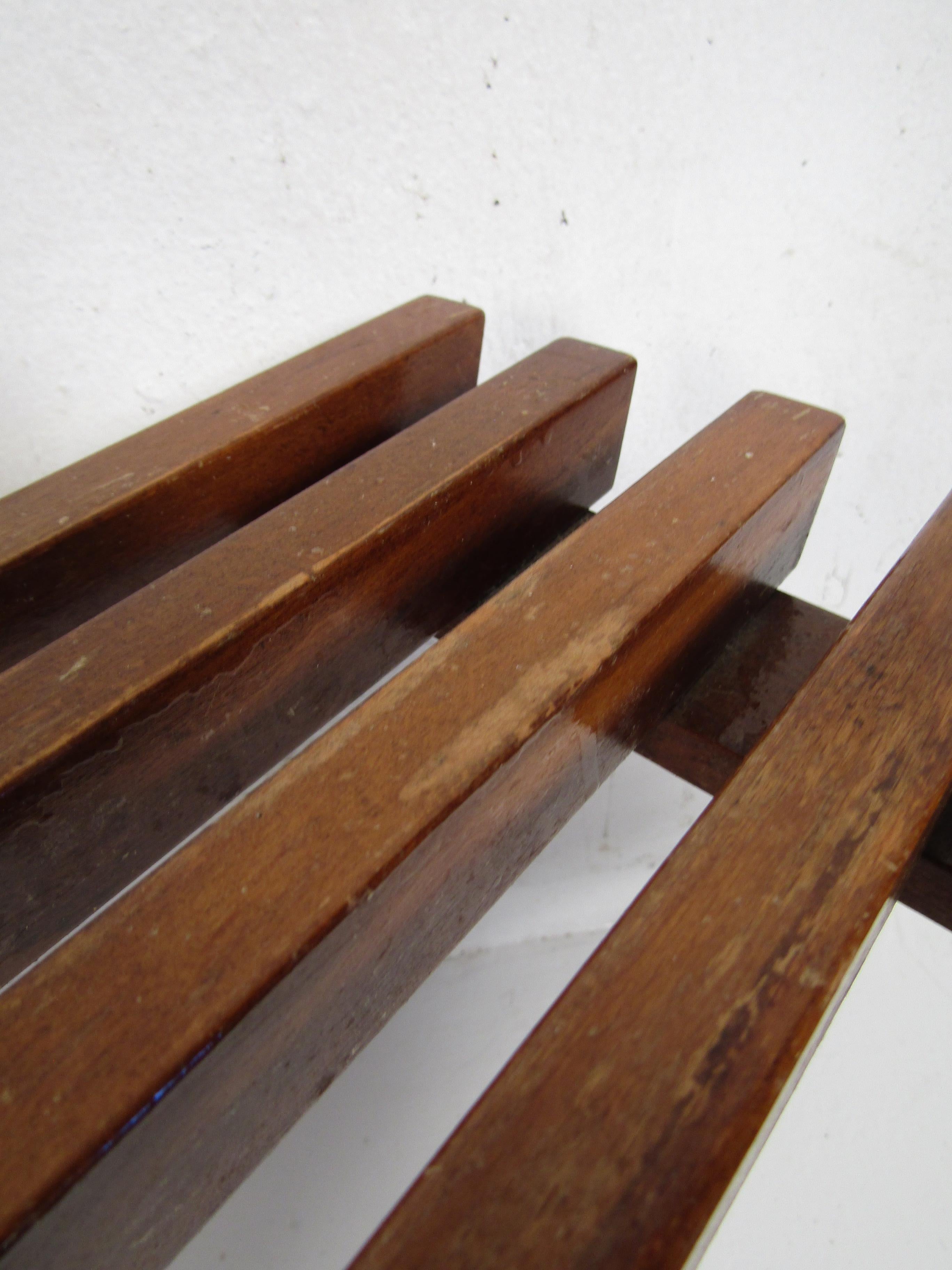 Midcentury Expanding Wood-Slat Table For Sale 7