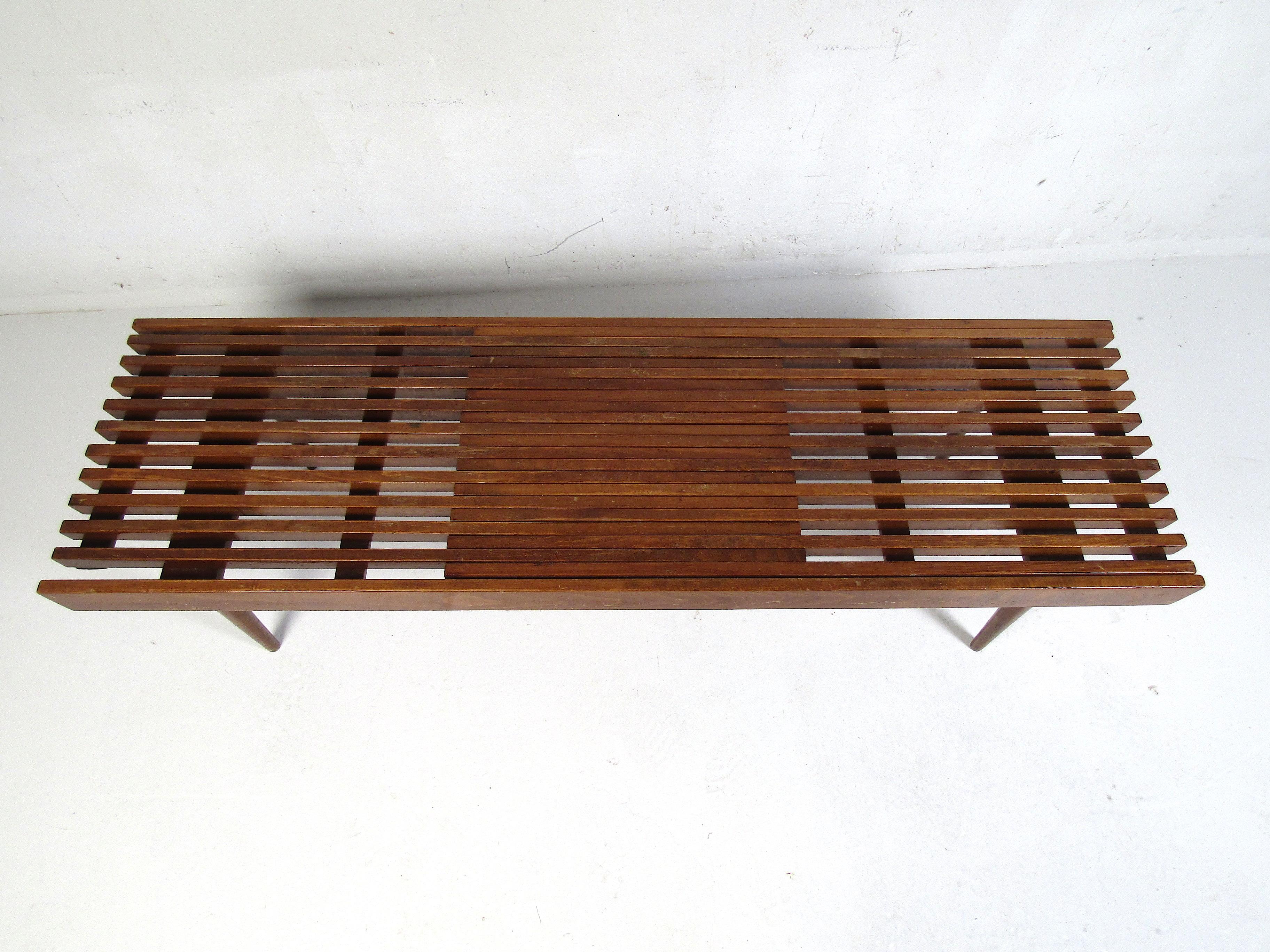 Midcentury Expanding Wood-Slat Table In Fair Condition For Sale In Brooklyn, NY