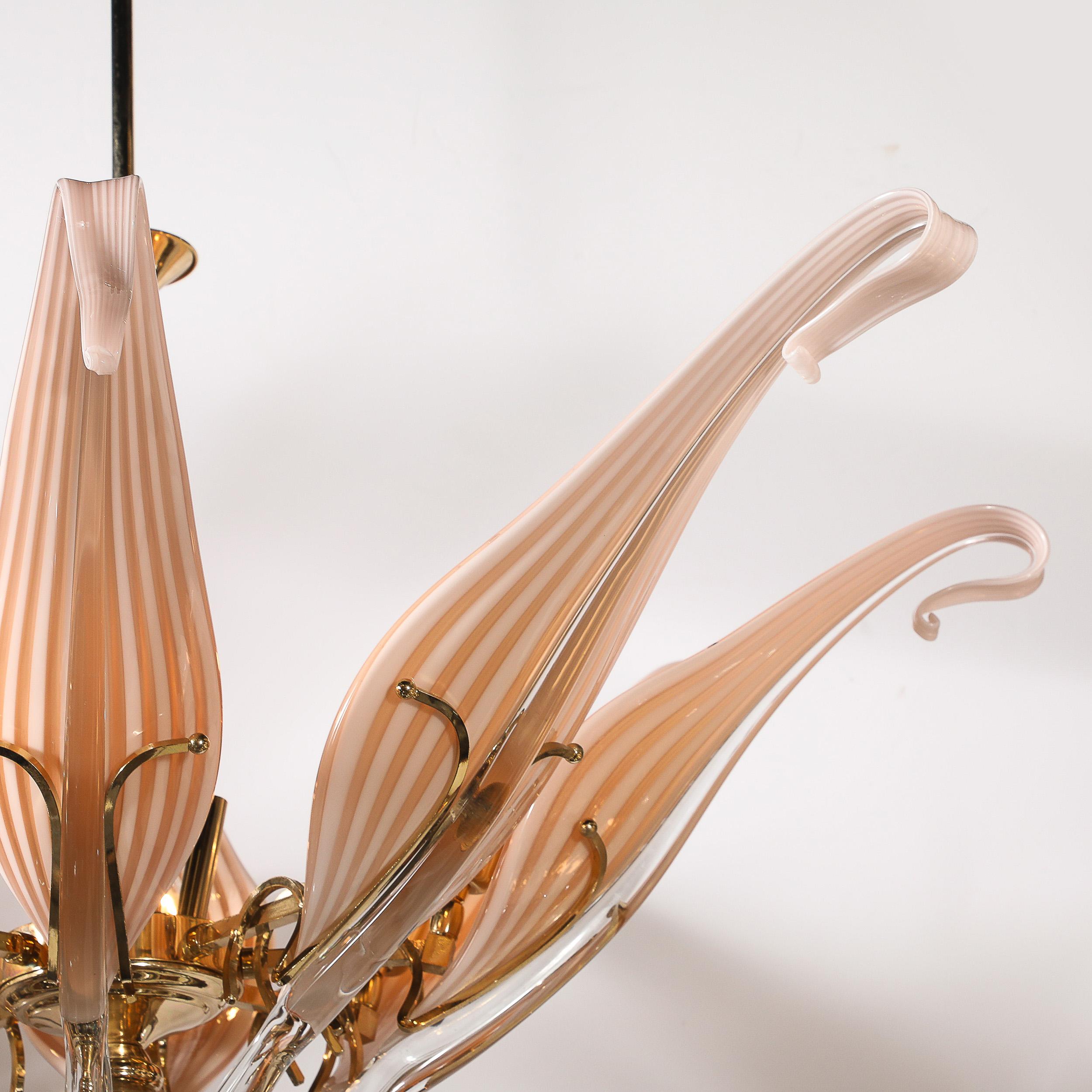 Italiano Lampadario a forma di foglia di metà secolo con finiture in ottone di Franco Luce in vendita