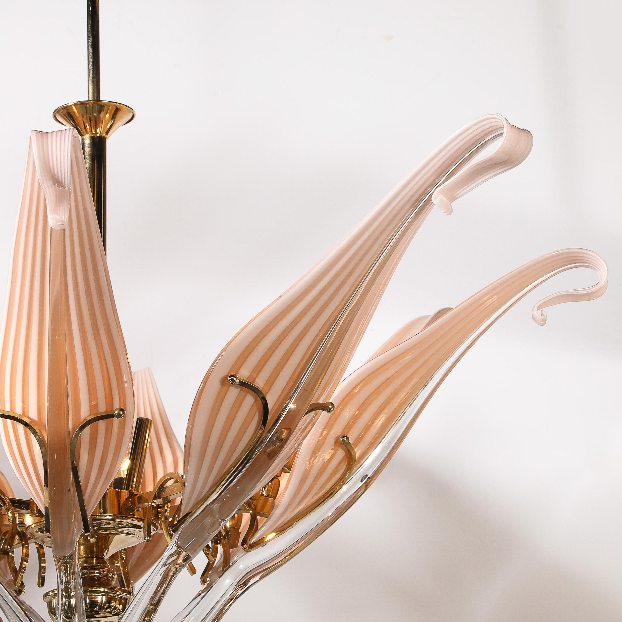 Fine XX secolo Lampadario a forma di foglia di metà secolo con finiture in ottone di Franco Luce in vendita