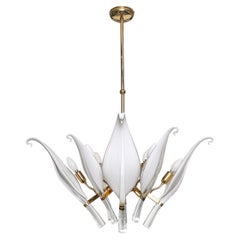 Lampadario a forma di foglia di metà secolo con finiture in ottone di Franco Luce