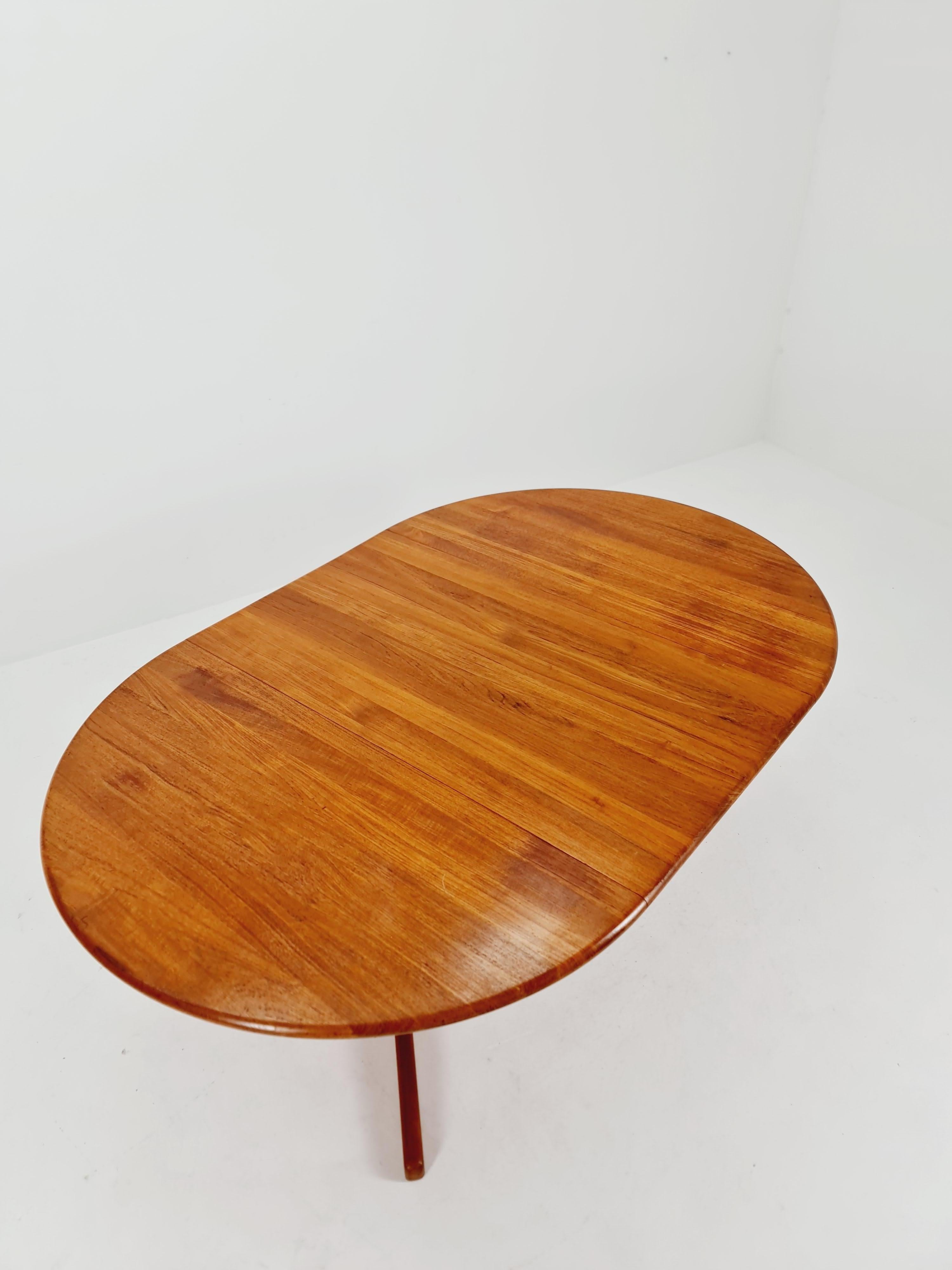 Table de salle à manger danoise moderne du milieu du siècle dernier en teck massif de Glostrup , 1970 3