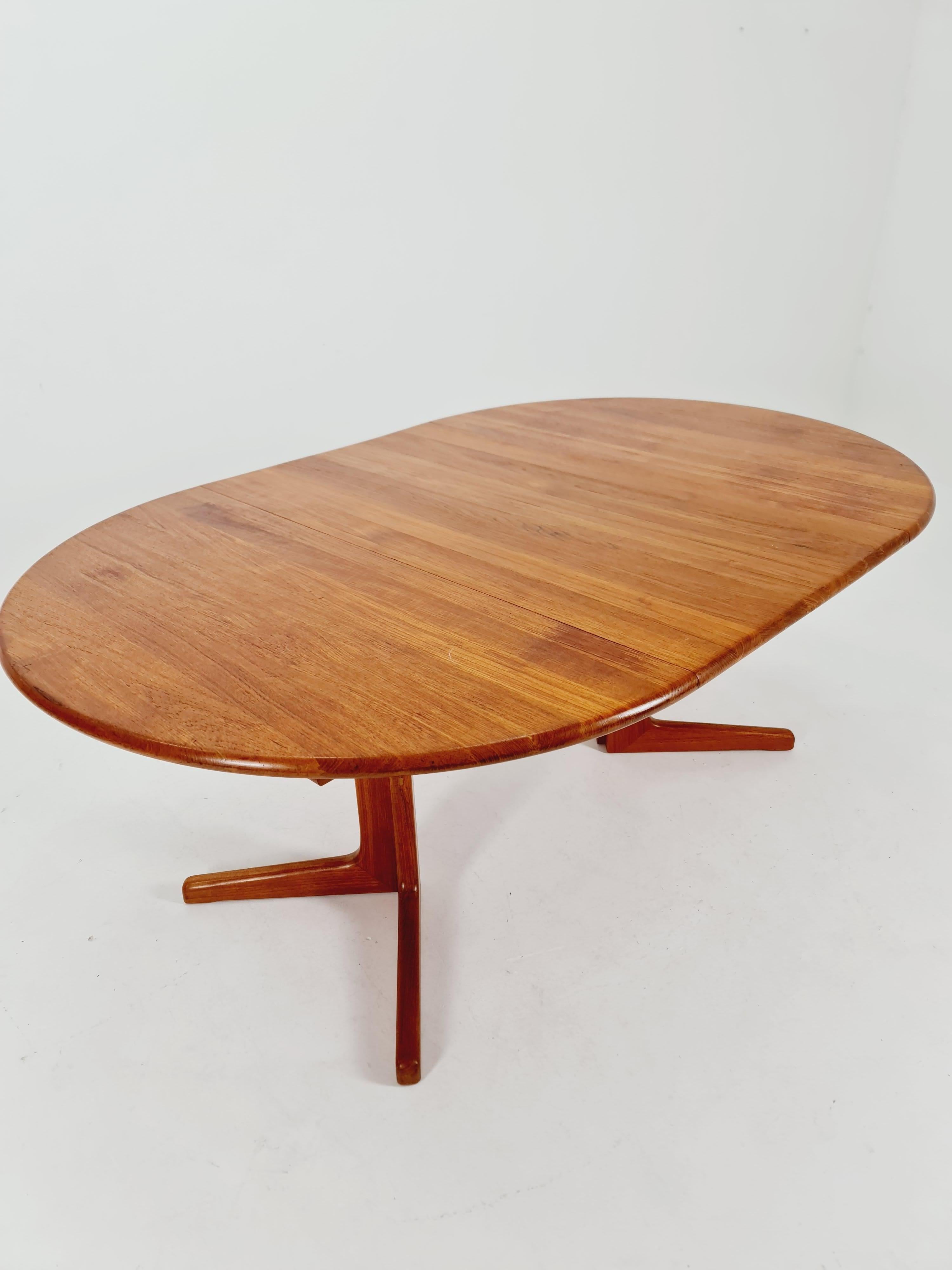 Table de salle à manger danoise moderne du milieu du siècle dernier en teck massif de Glostrup , 1970 4
