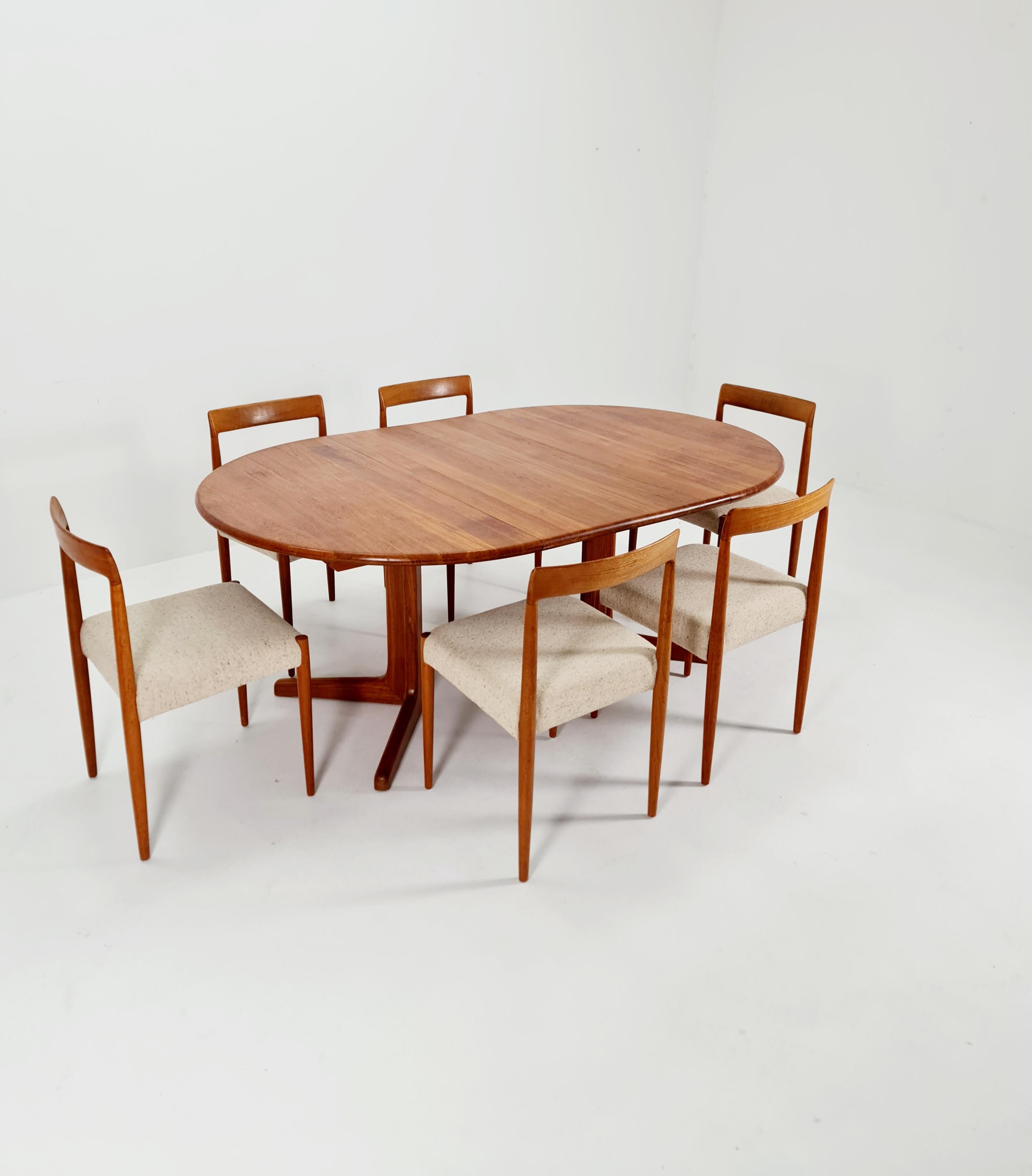 Table de salle à manger danoise moderne du milieu du siècle dernier en teck massif de Glostrup , 1970 Bon état à Gaggenau, DE