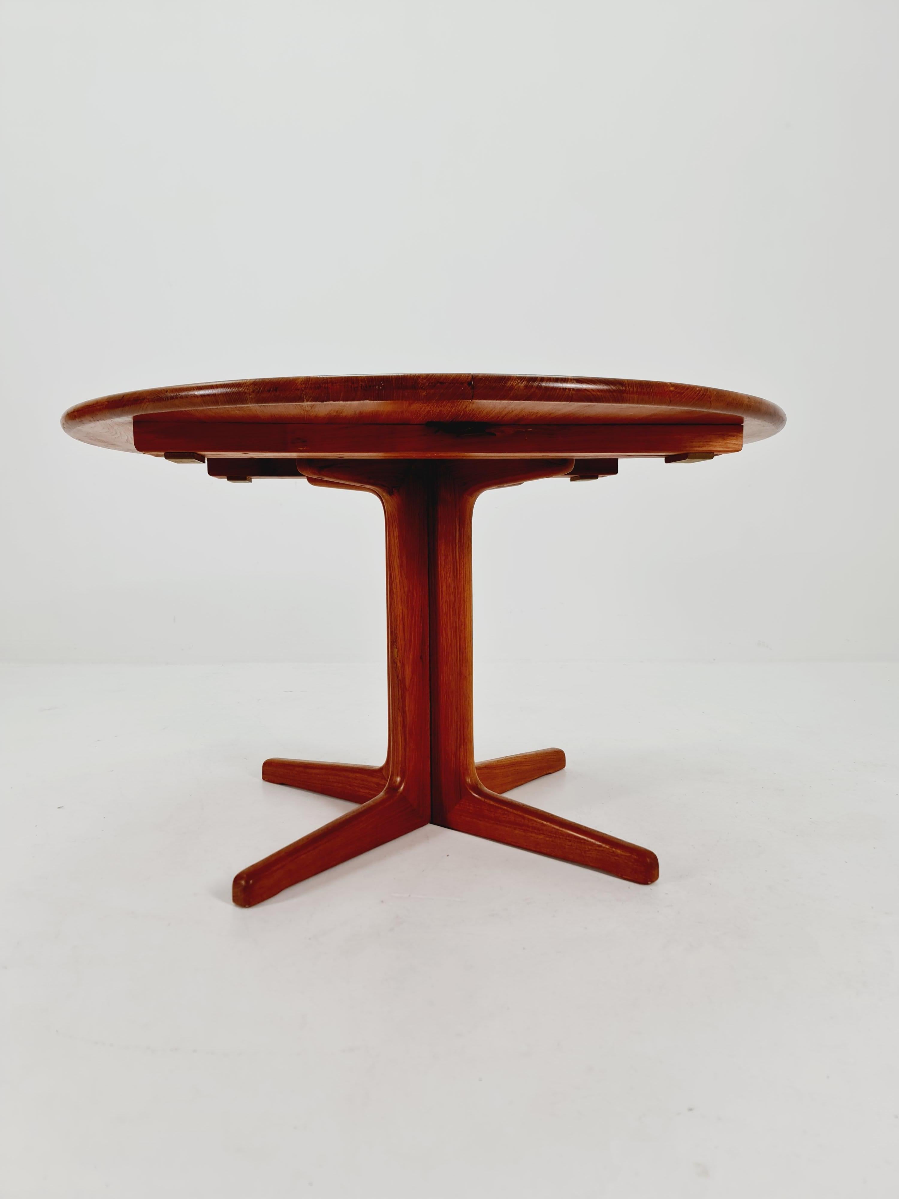 Table de salle à manger danoise moderne du milieu du siècle dernier en teck massif de Glostrup , 1970 1