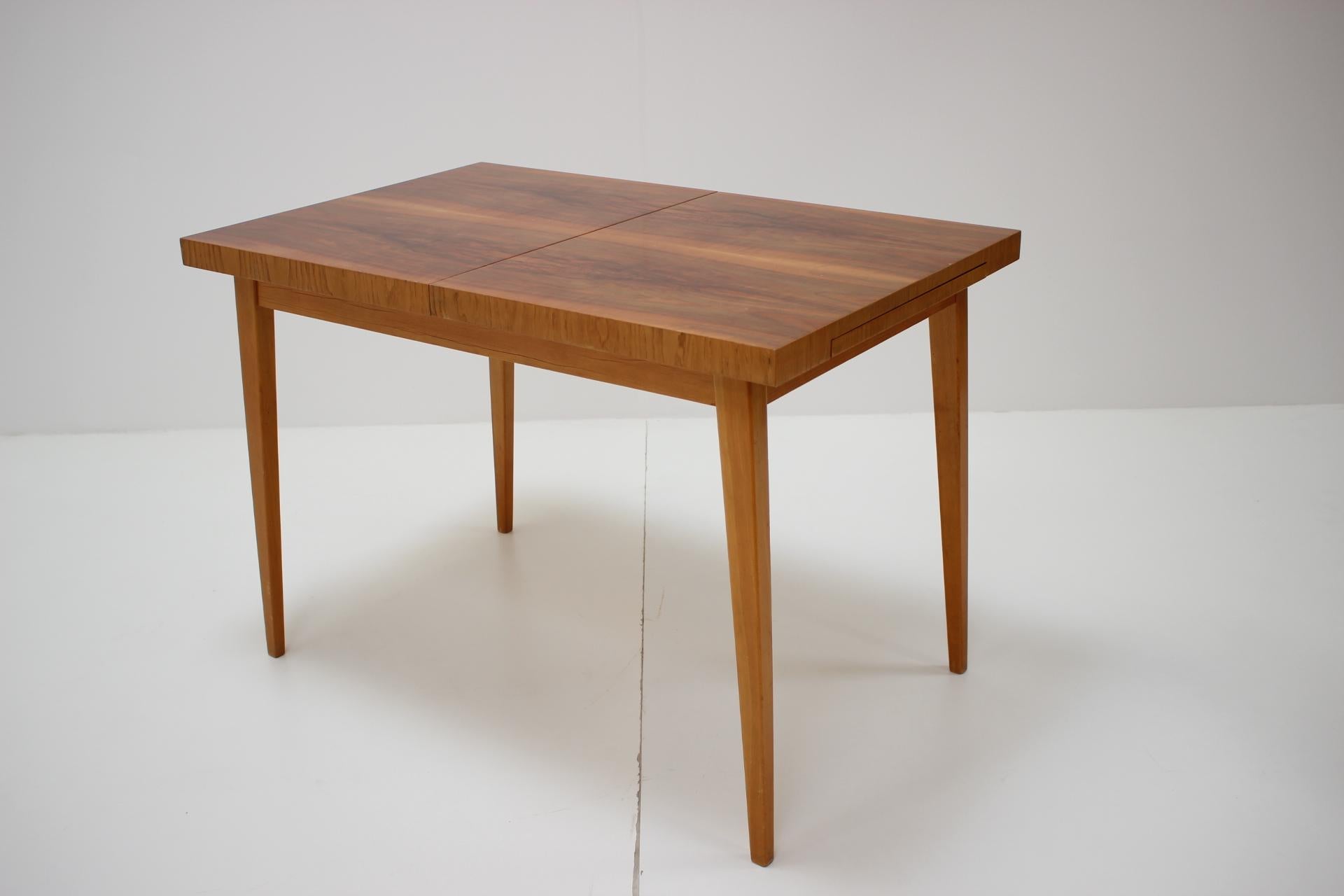 Midcentury Extendable Dining Table, Czechoslovakia In Good Condition In Praha, CZ