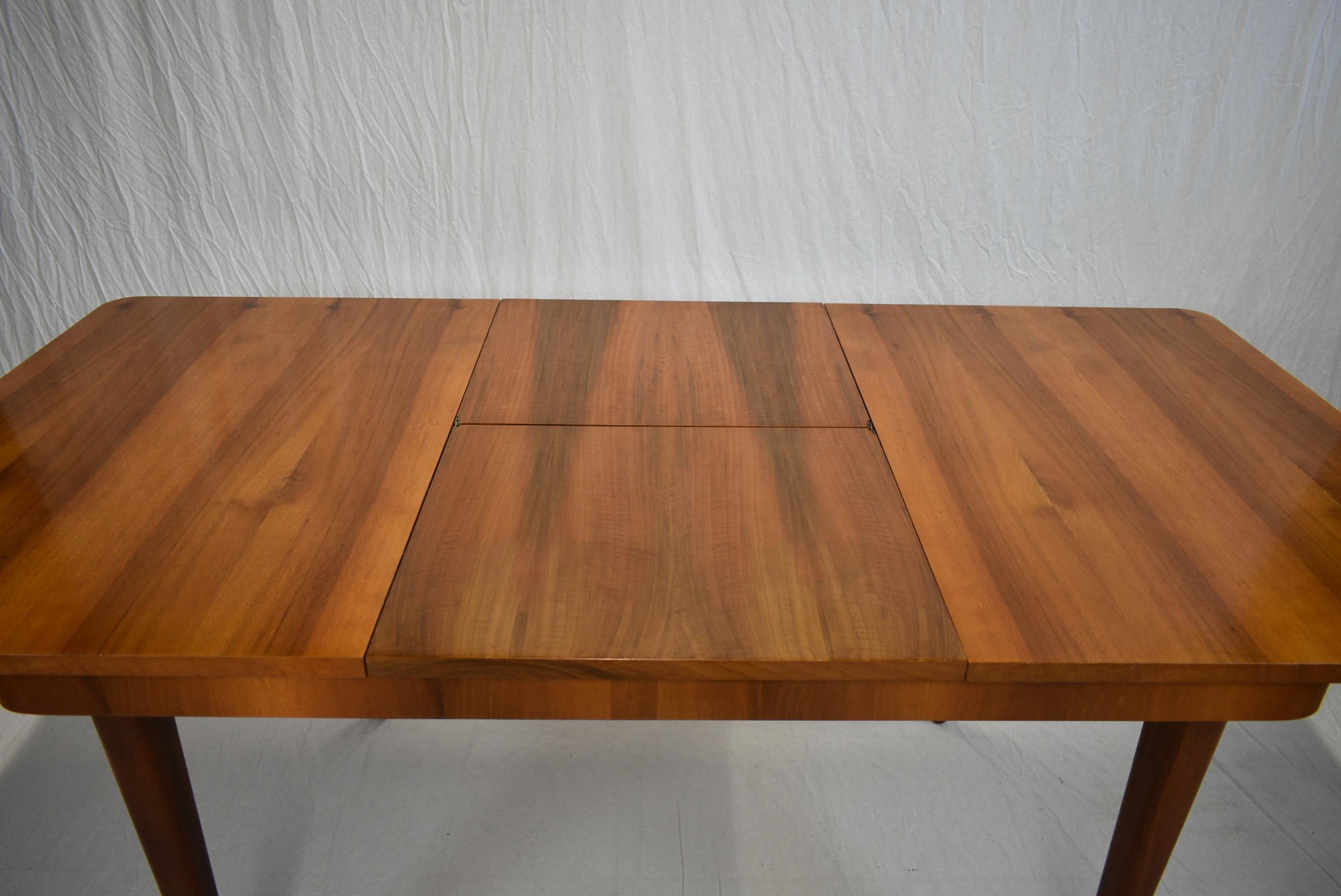 Mid-Century Extendable Dining Table Designed by Jindřich Halabala for UP Závody In Good Condition In Praha, CZ