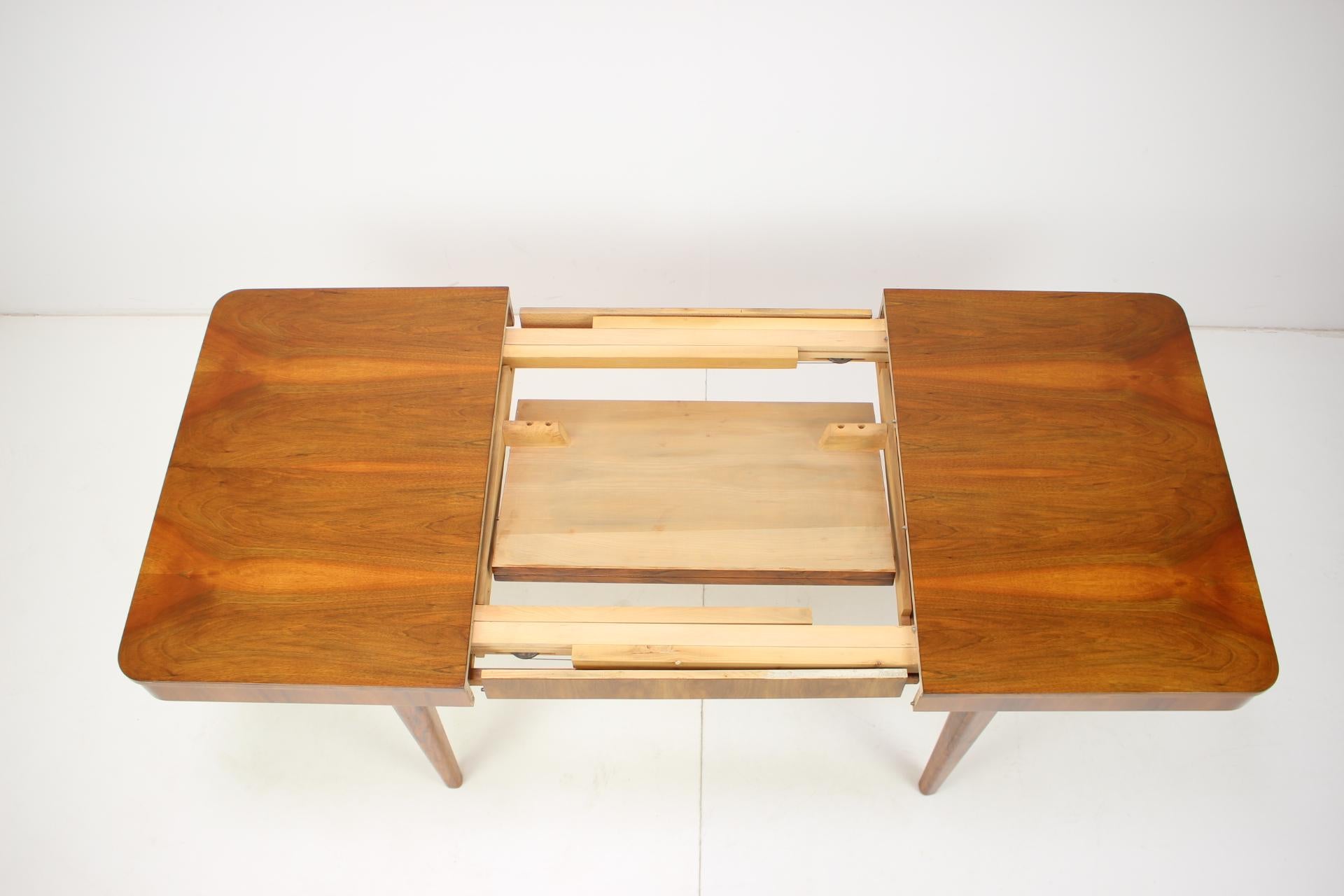 Wood Mid-Century Extendable Dining Table designed by Jindřich Halabala for UP Závody,