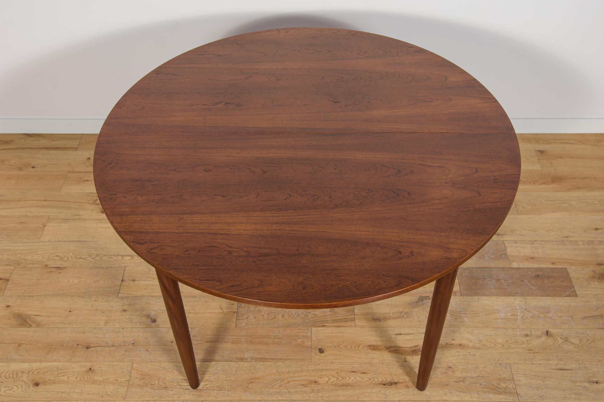 British Mid-Century Extendable Dining Table in Teak from G-Plan, United Knigdom, 1960s For Sale