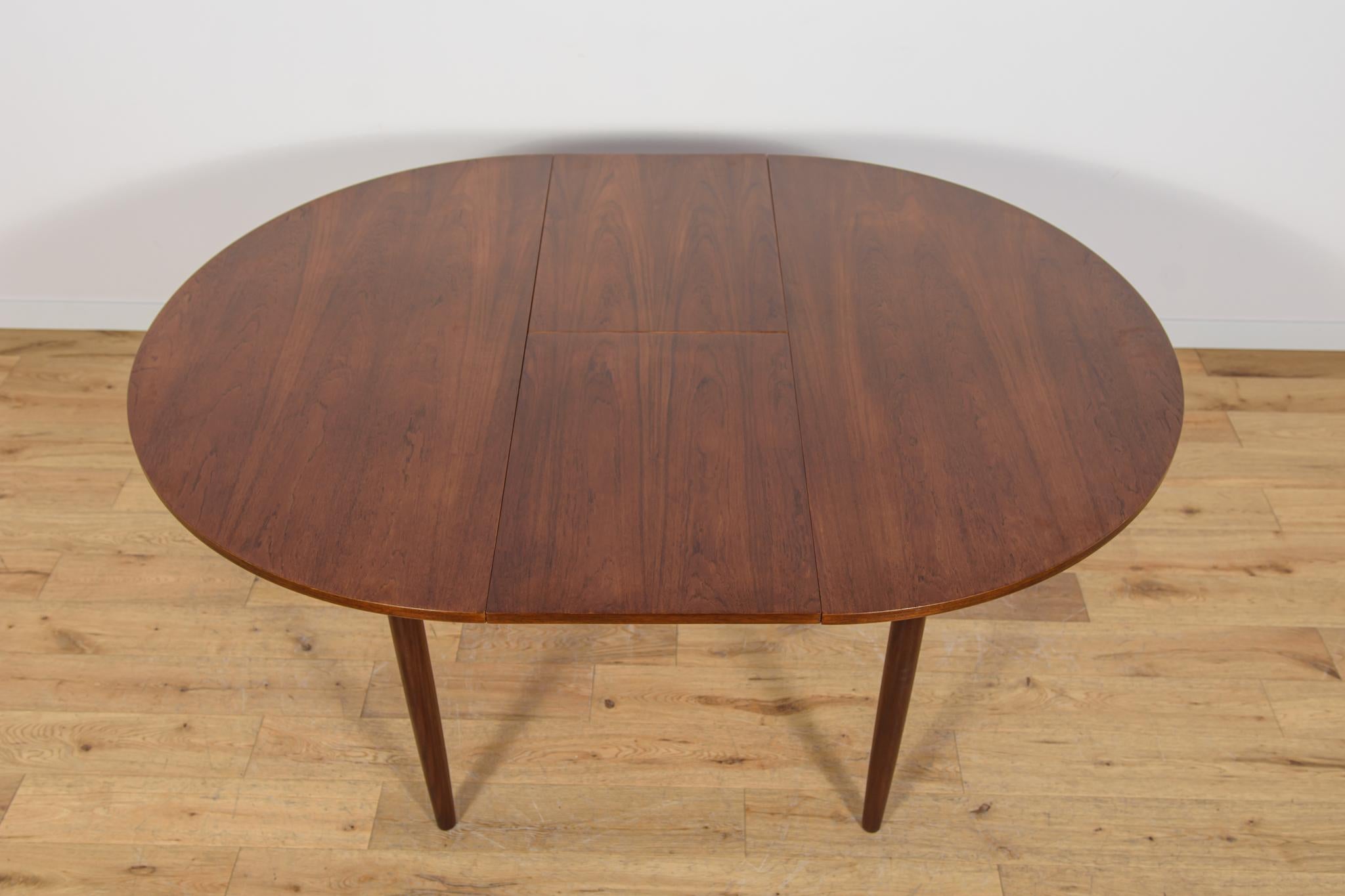 Mid-20th Century Mid-Century Extendable Dining Table in Teak from G-Plan, United Knigdom, 1960s For Sale