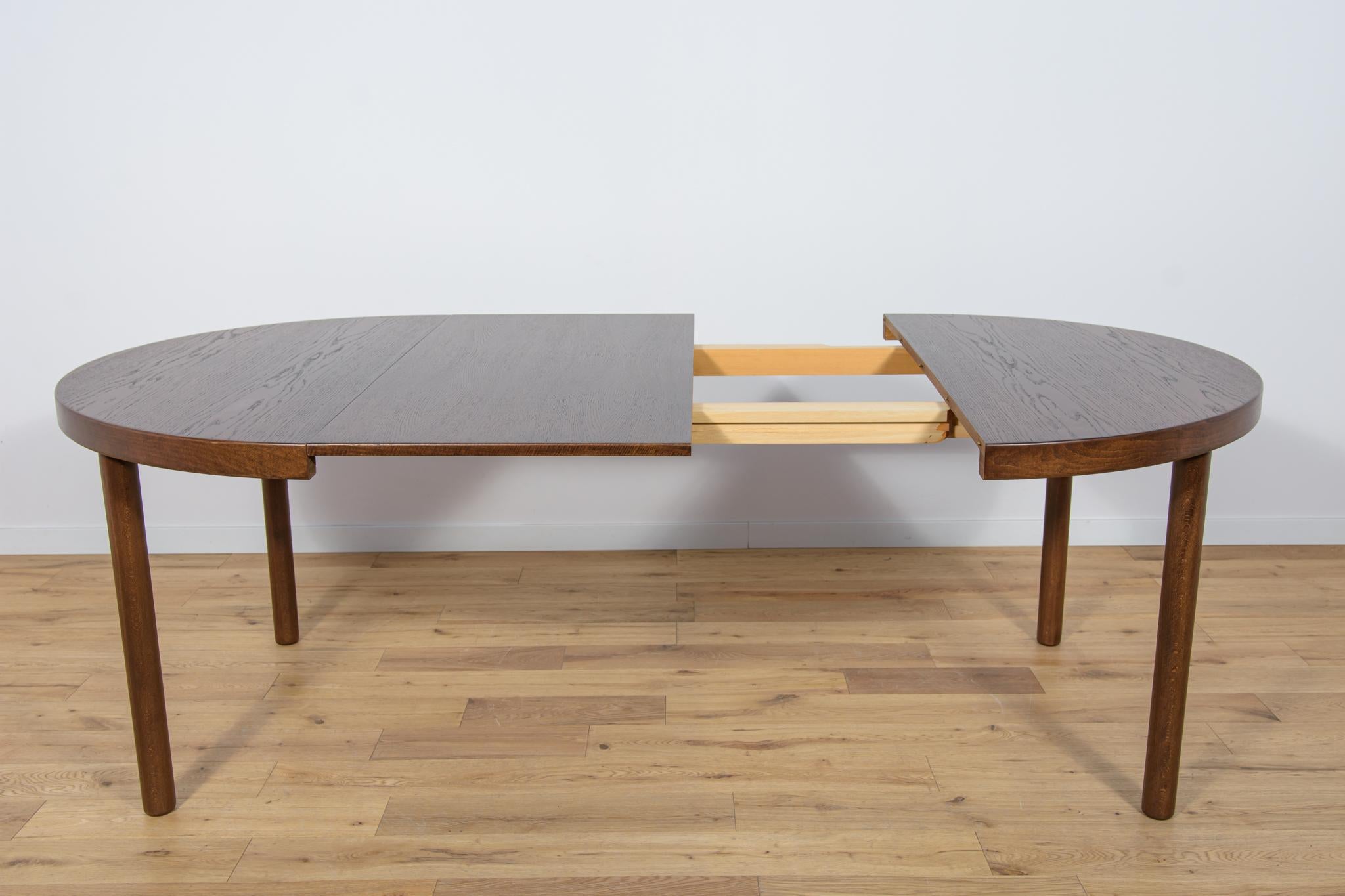 Mid-Century Extendable Oak Dining Table by Kai Kristiansen . In Excellent Condition For Sale In GNIEZNO, 30