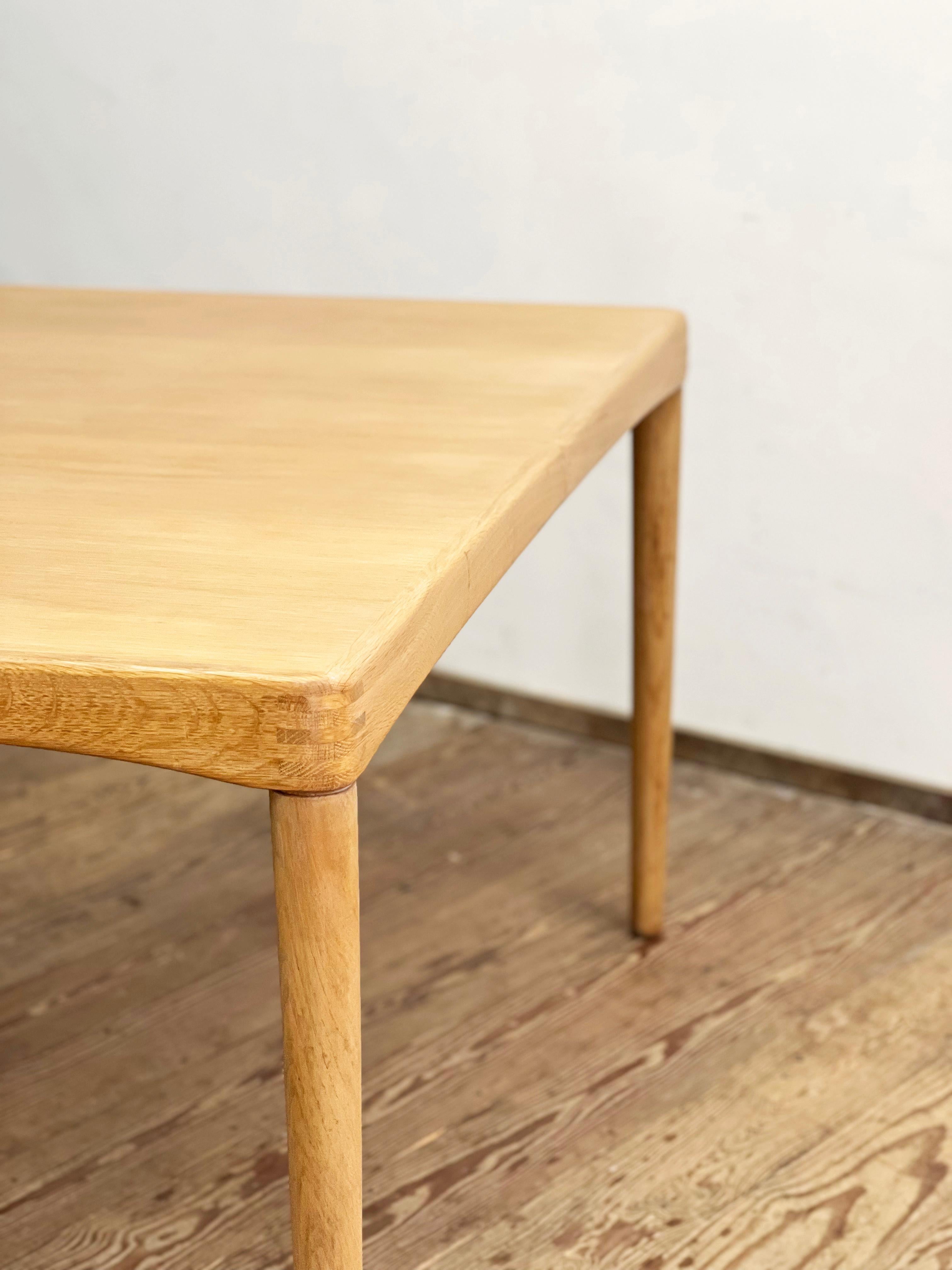 Mid-Century Extendable Oak Wood Dining Table, H.W. Klein for Bramin, Denmark For Sale 8