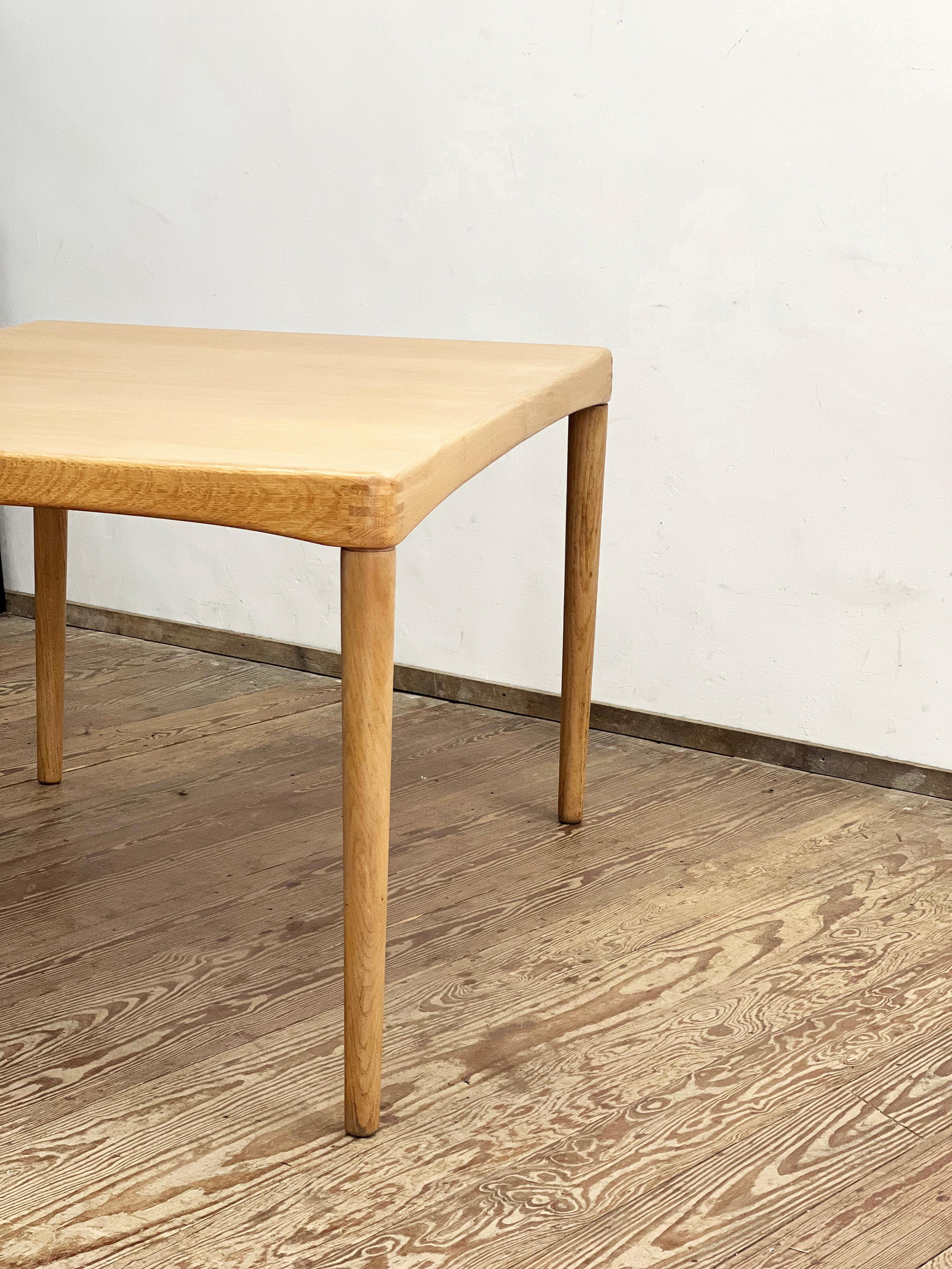Mid-Century Extendable Oak Wood Dining Table, H.W. Klein for Bramin, Denmark For Sale 9