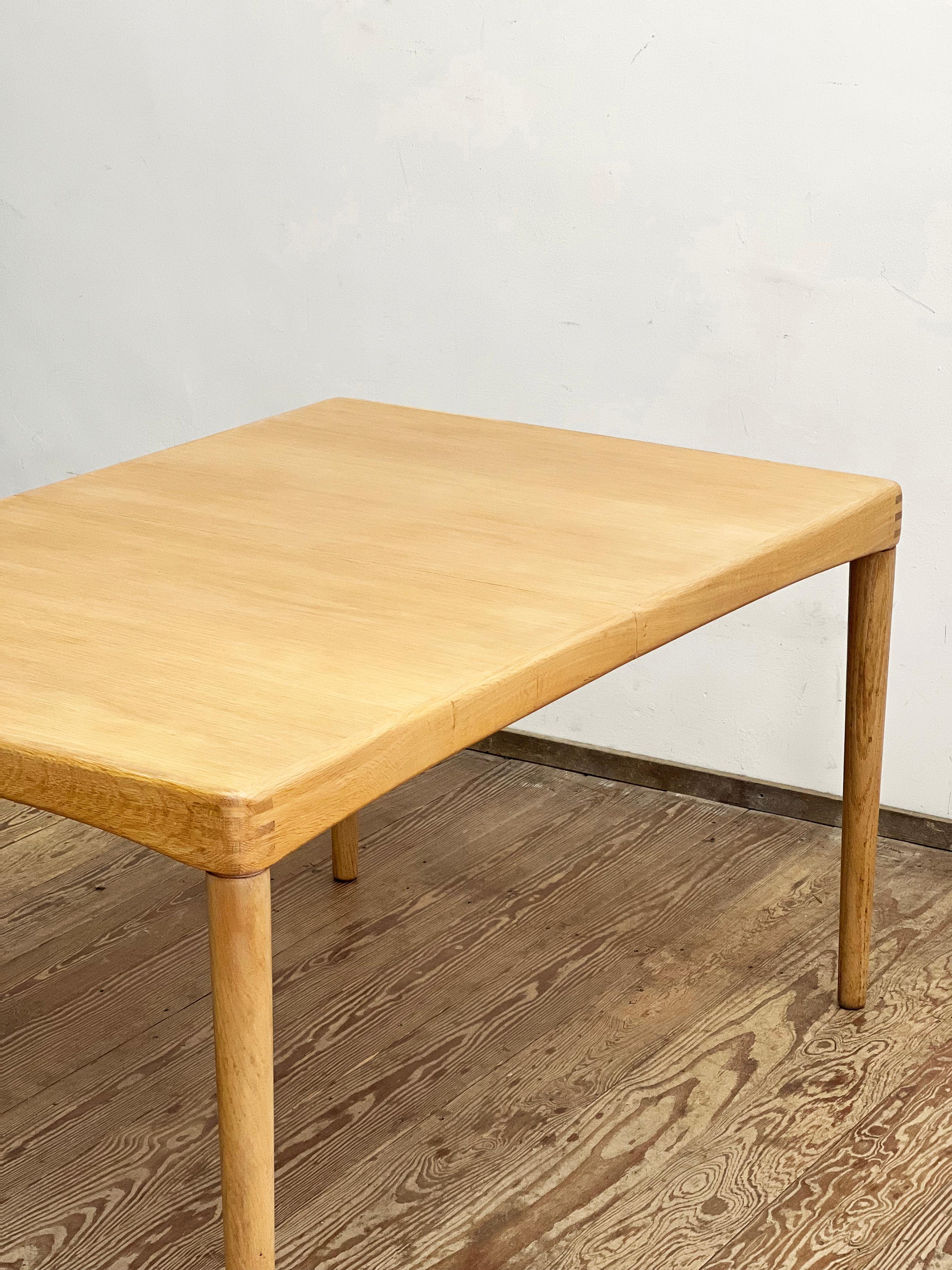 Mid-Century Extendable Oak Wood Dining Table, H.W. Klein for Bramin, Denmark For Sale 10