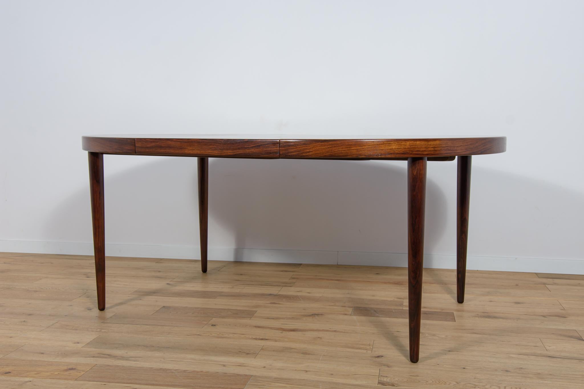  Table de salle à manger extensible en bois de rose du milieu du siècle dernier par Kai Kristiansen pour Feldballes  en vente 3