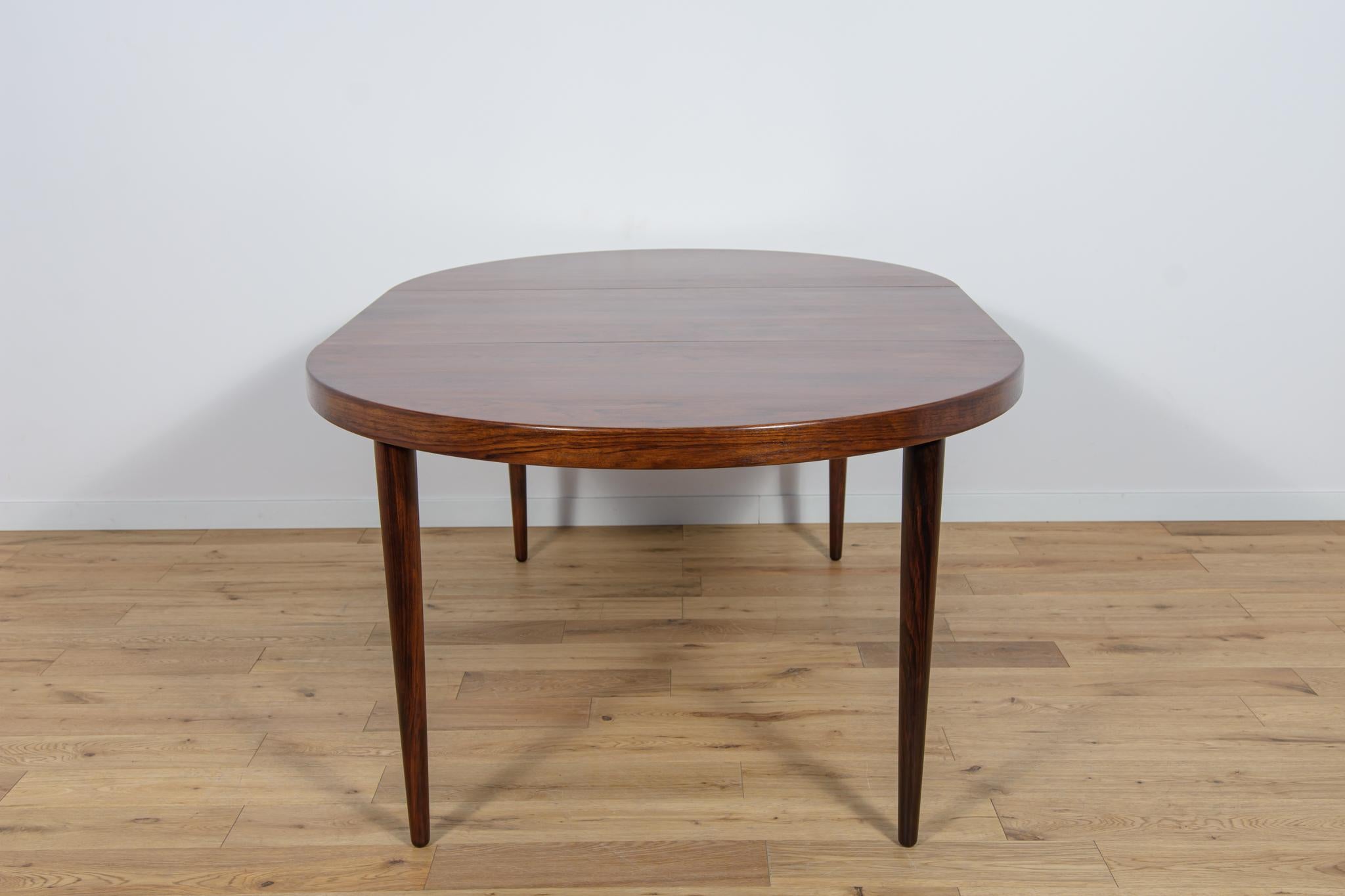  Table de salle à manger extensible en bois de rose du milieu du siècle dernier par Kai Kristiansen pour Feldballes  en vente 4